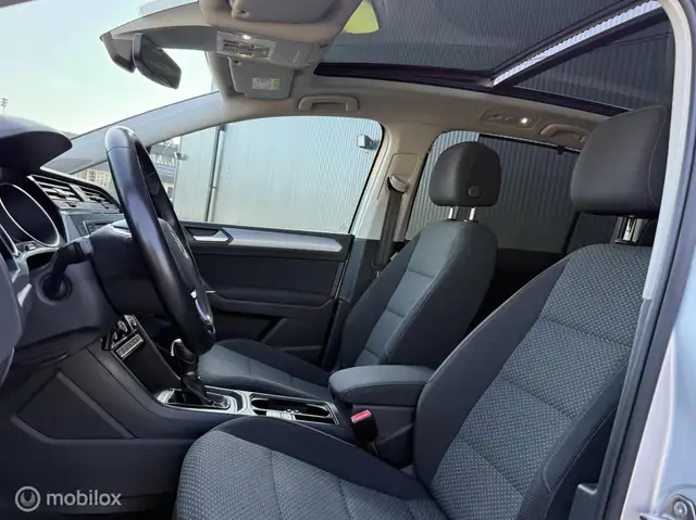 Volkswagen Touran view 4