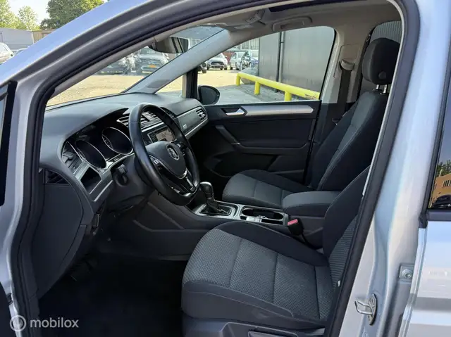 Volkswagen Touran view 10