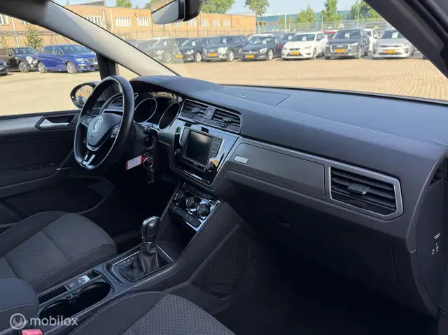 Volkswagen Touran view 13