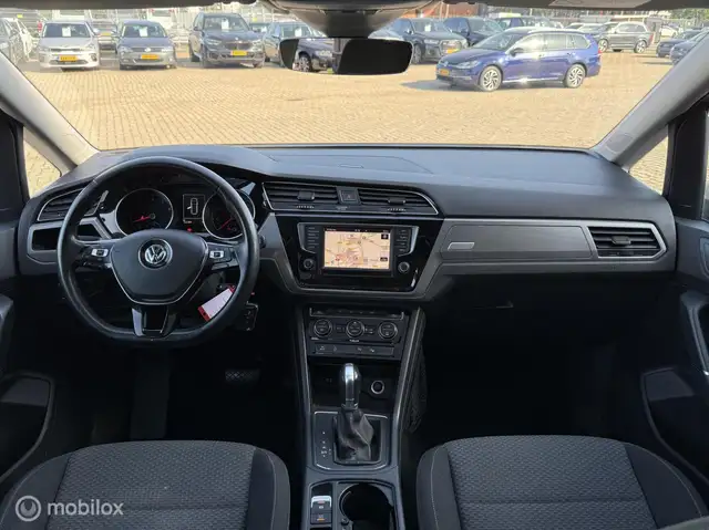 Volkswagen Touran view 2