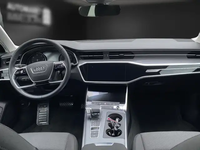 Audi A6 view 12