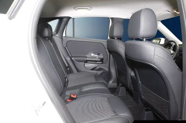 Mercedes-Benz Gla view 9
