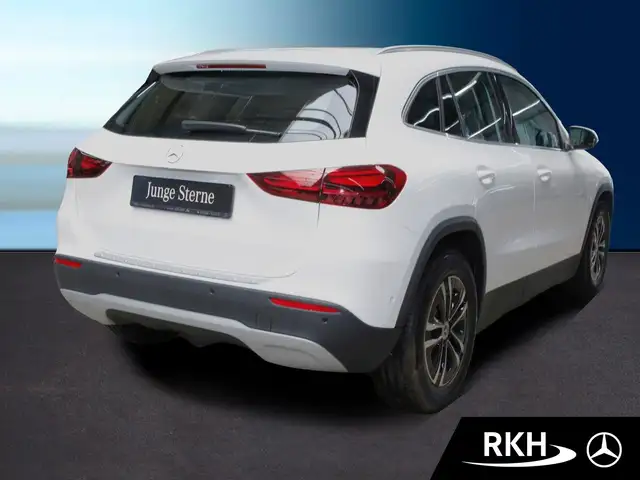 Mercedes-Benz Gla view 3