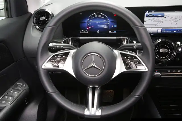 Mercedes-Benz Gla view 13