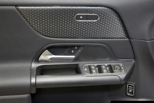 Mercedes-Benz Gla view 14