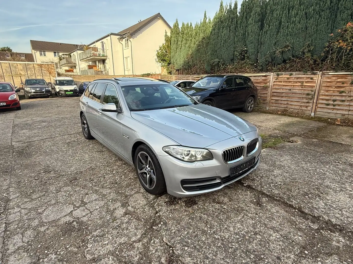 BMW 520 *Aut*Klimaau*Panorama*Xen*Facelift*AHK*Kamera Silber - 2