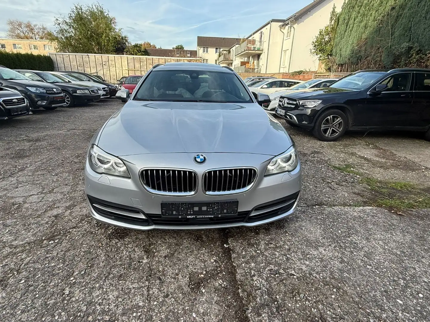 BMW 520 *Aut*Klimaau*Panorama*Xen*Facelift*AHK*Kamera Silber - 1