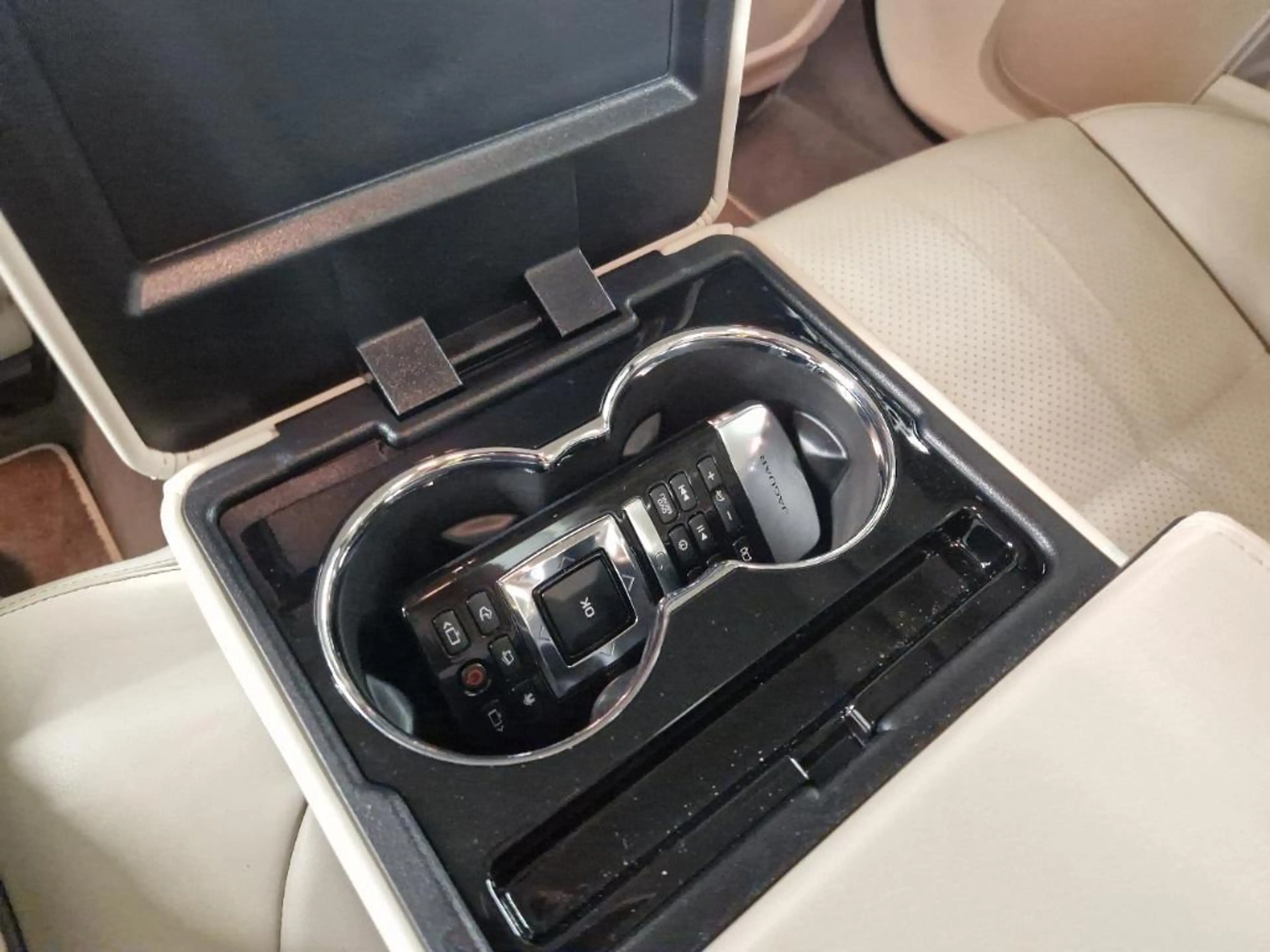 Jaguar XJ 3.0 V6 SC AWD Portfolio LWB|CHAFFEURSPAKKET| — photo 22