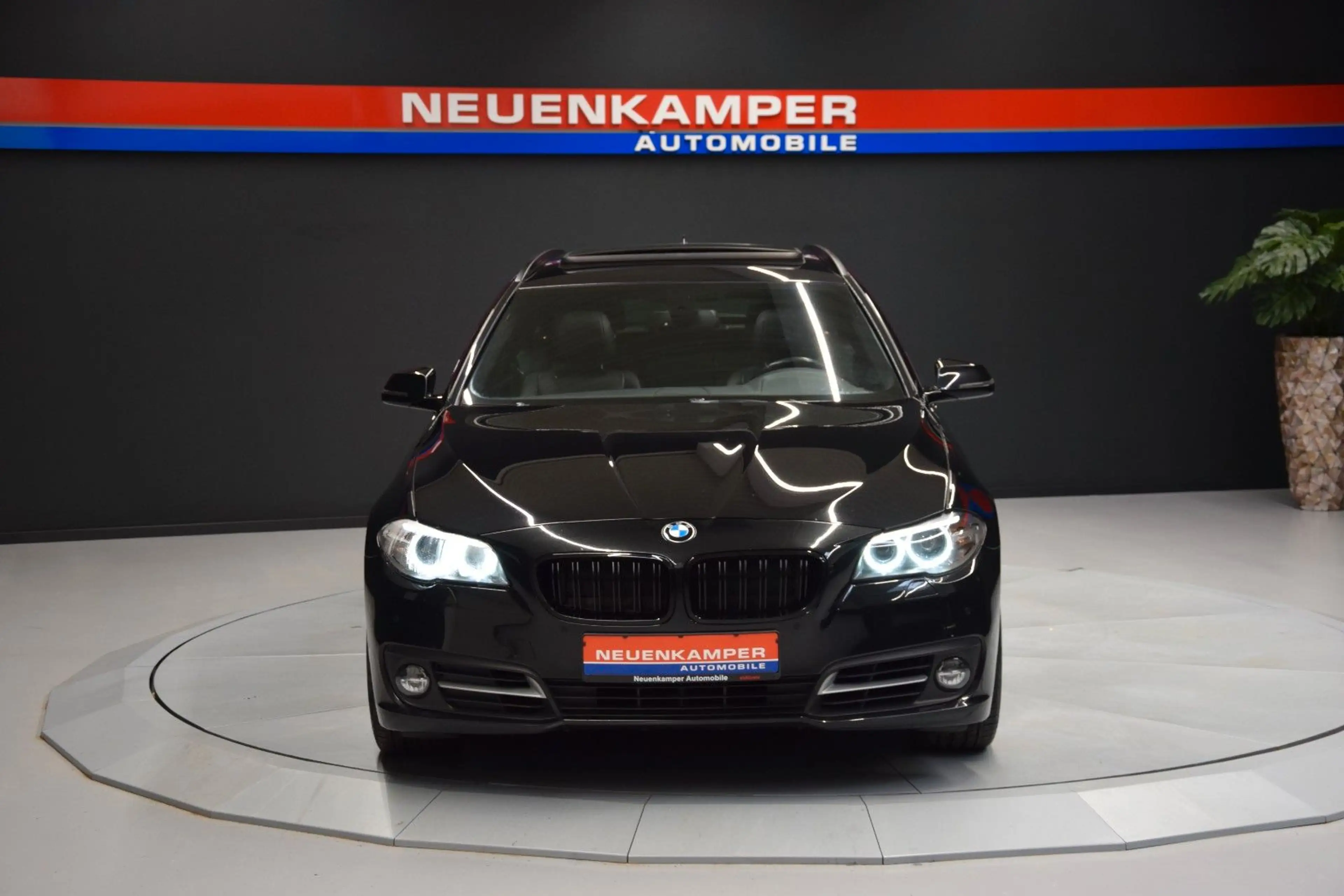 BMW 520 d Touring Pano Leder Bi-Xenon Tempomat PDC — photo 2