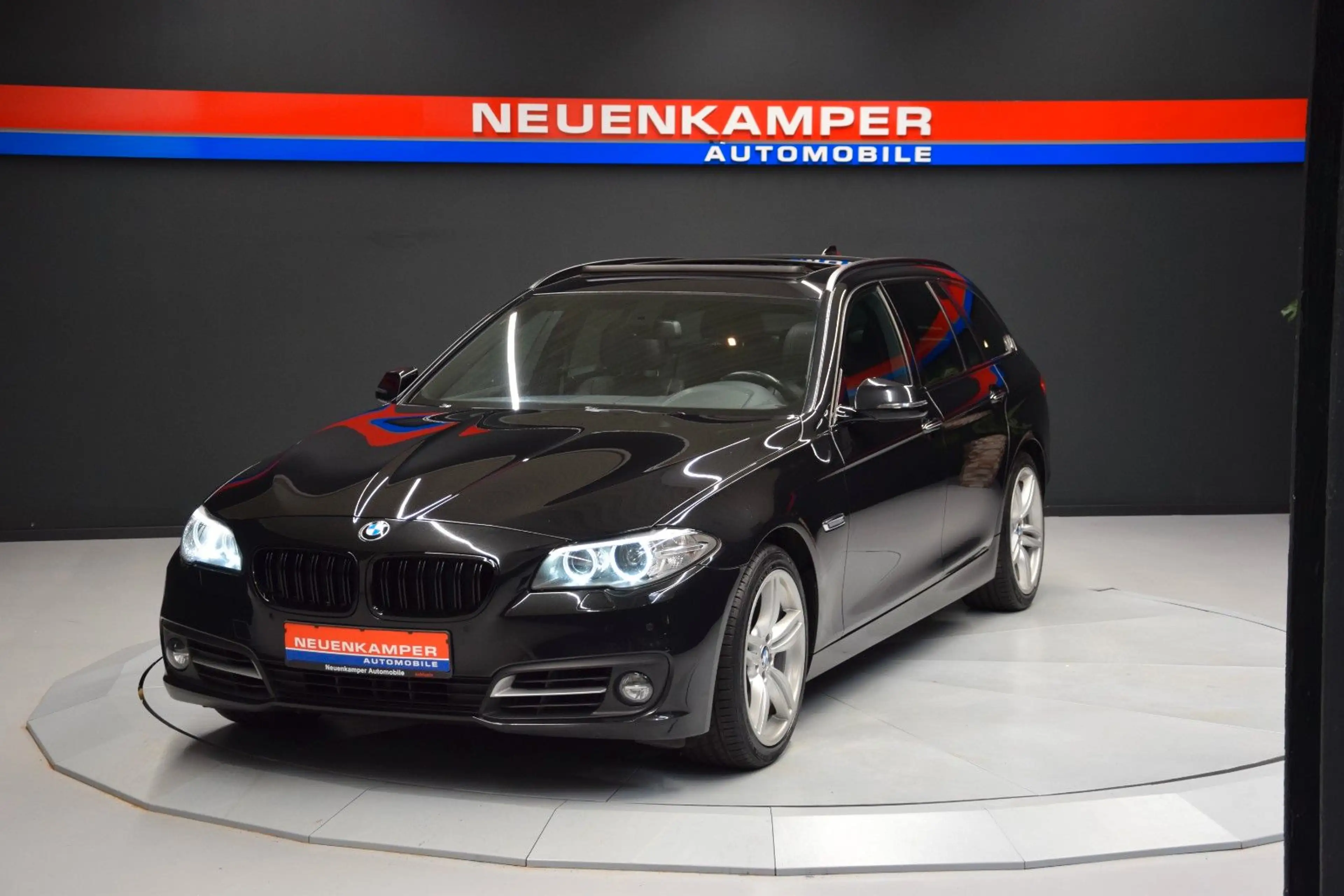 BMW 520 d Touring Pano Leder Bi-Xenon Tempomat PDC — photo 3