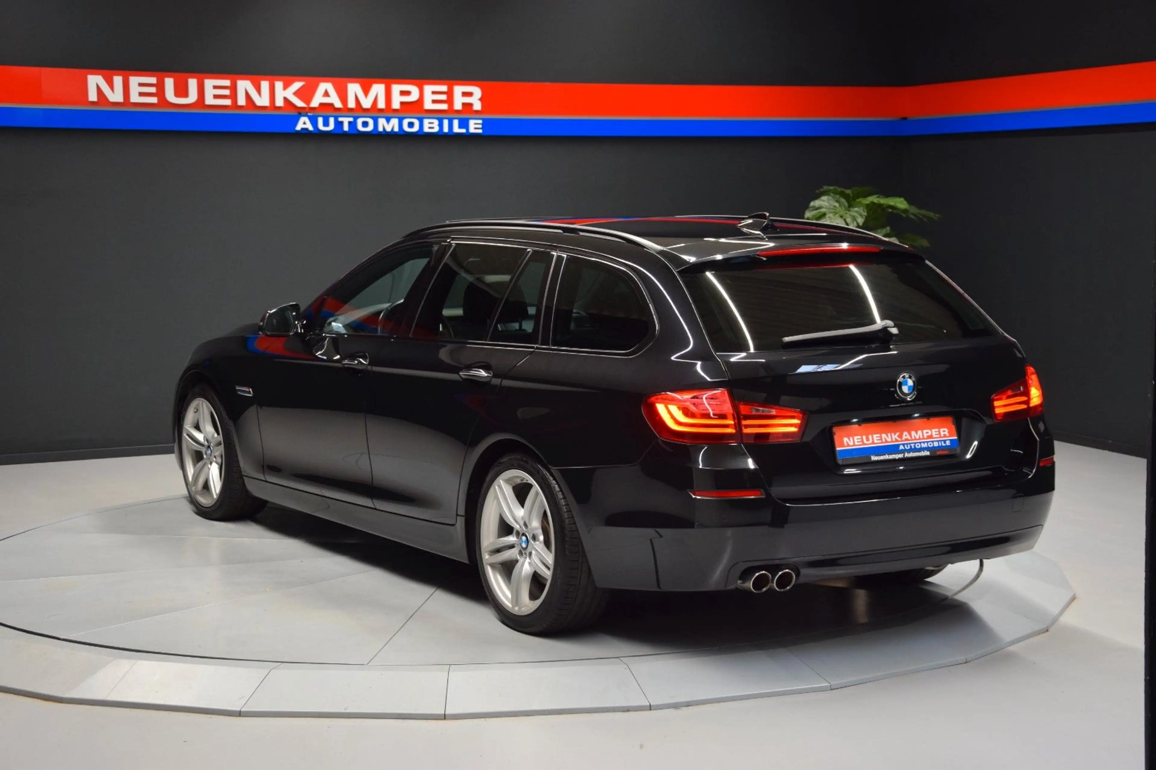 BMW 520 d Touring Pano Leder Bi-Xenon Tempomat PDC — photo 5