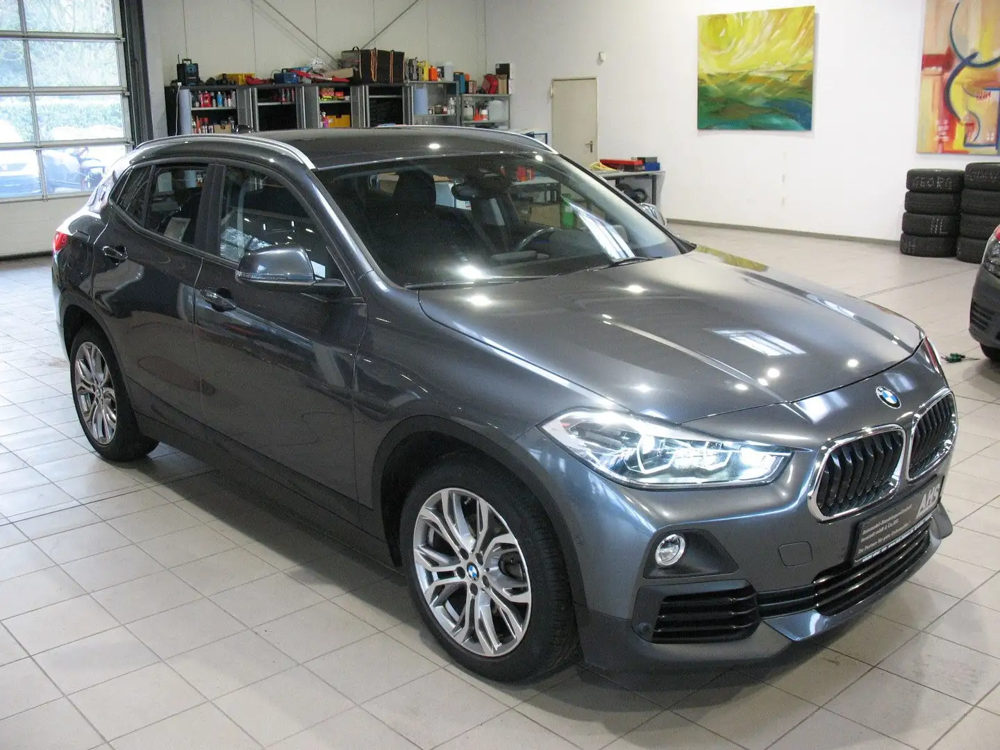 BMW X2 sDrive18i Aut. Advantage *LED*AHK*NAVI* Grau - 2