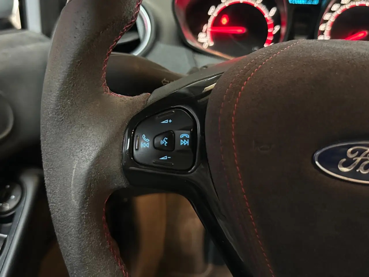 Ford Fiesta 3 portes — photo 22