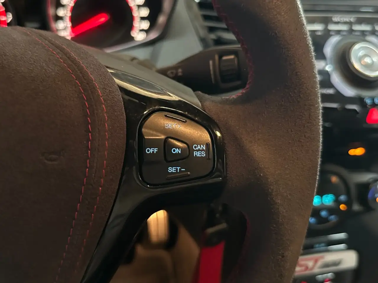 Ford Fiesta 3 portes — photo 23
