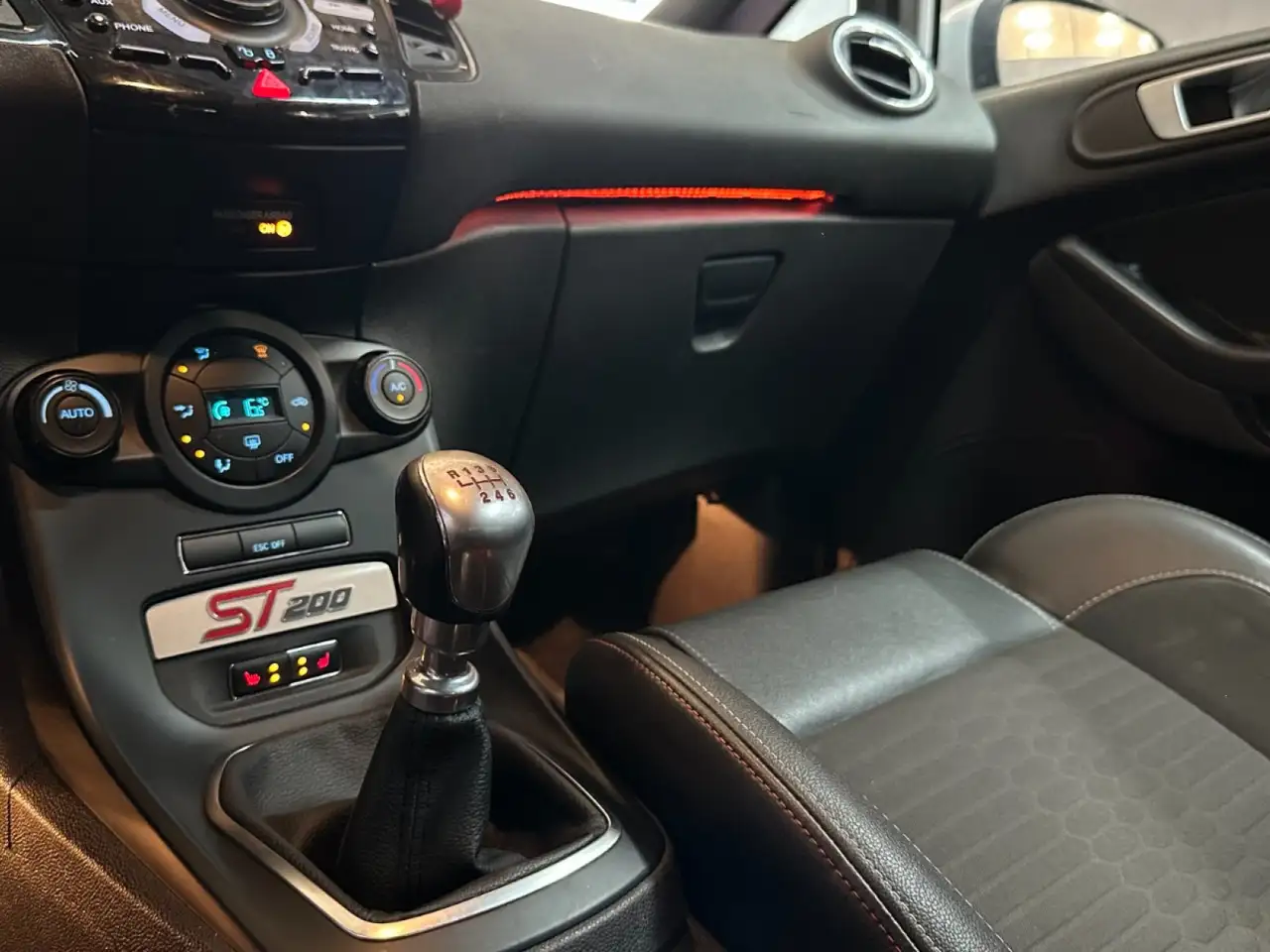 Ford Fiesta 3 portes — photo 27