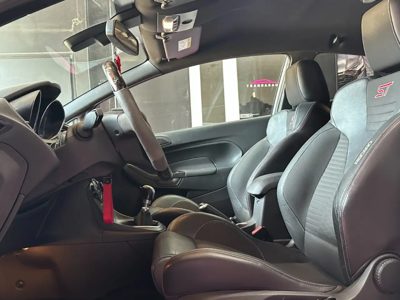 Ford Fiesta 3 portes — photo 14