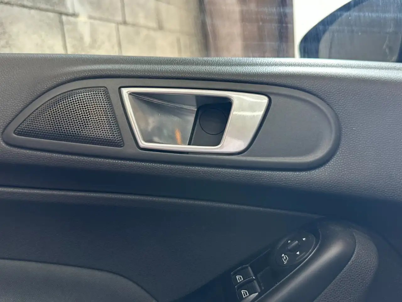 Ford Fiesta 3 portes — photo 31