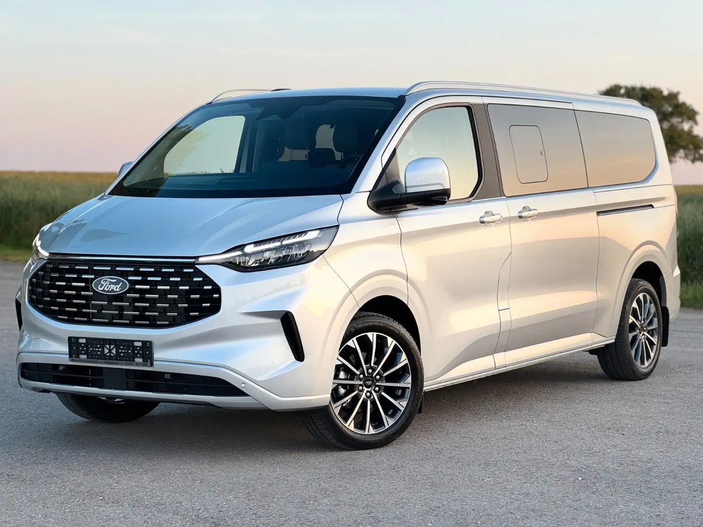 Ford Tourneo Custom L2 9-Sitzer Titanium 2025 Argento - 1