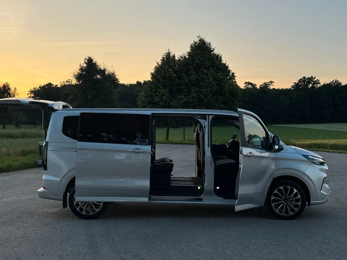 Ford Tourneo Custom L2 9-Sitzer Titanium 2025 Argento - 2