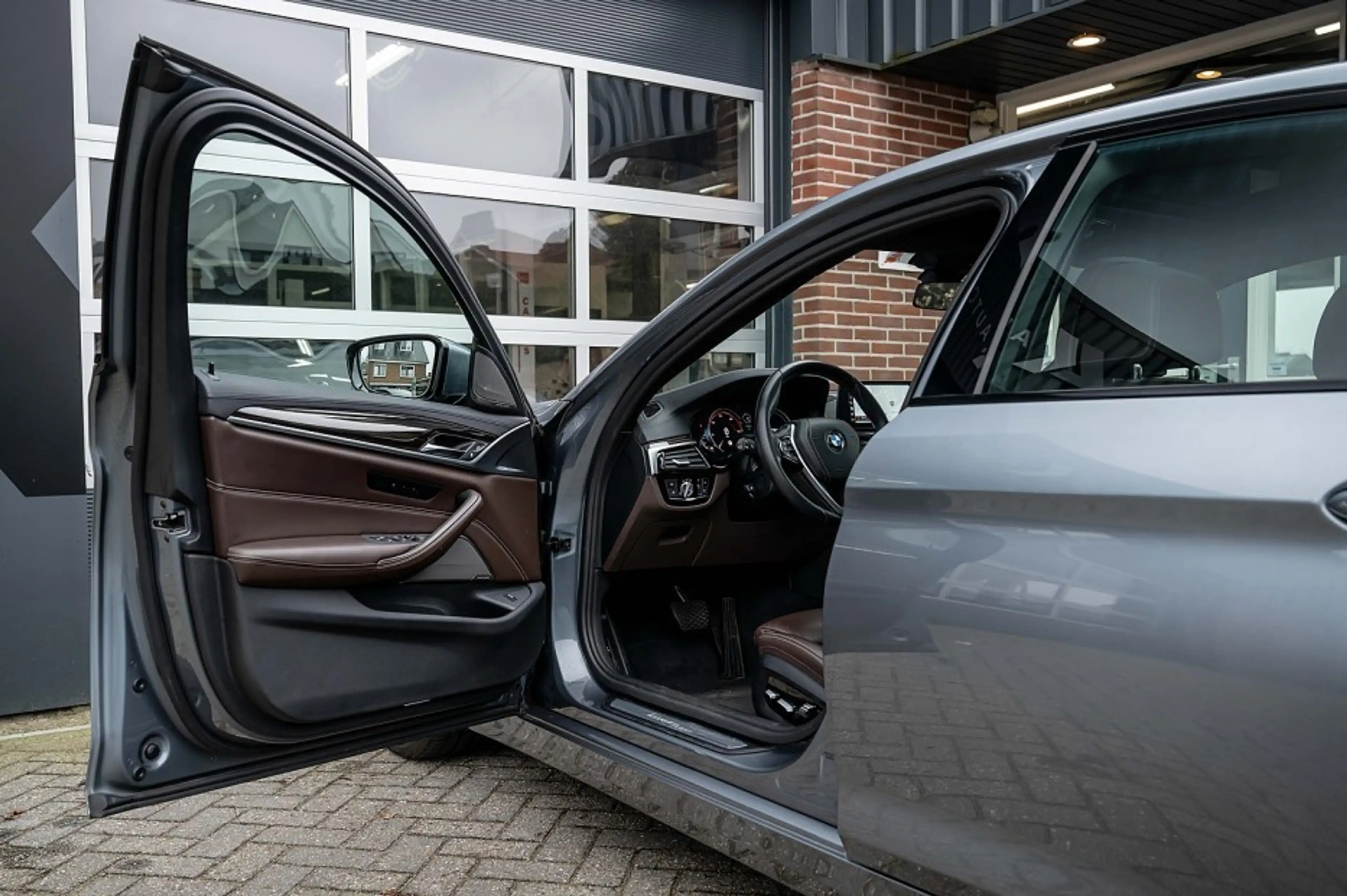 BMW 540 540i Luxury Line | Schuifdak | Comfort Seats | Har — photo 9