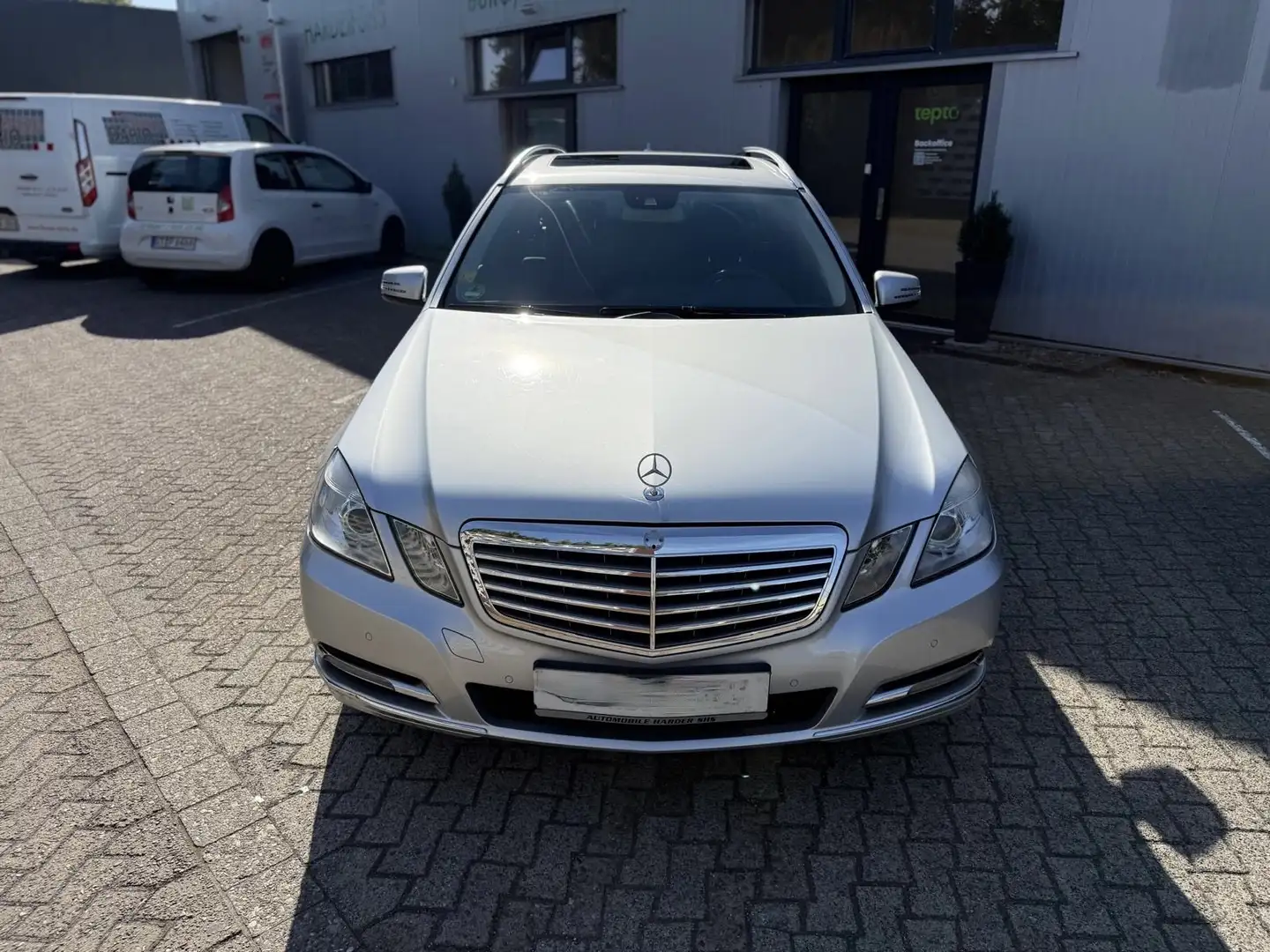 Mercedes-Benz E 220 T CDI DPF BlueEFFICIENCY 7G-TRONIC Elegance Argintiu - 2