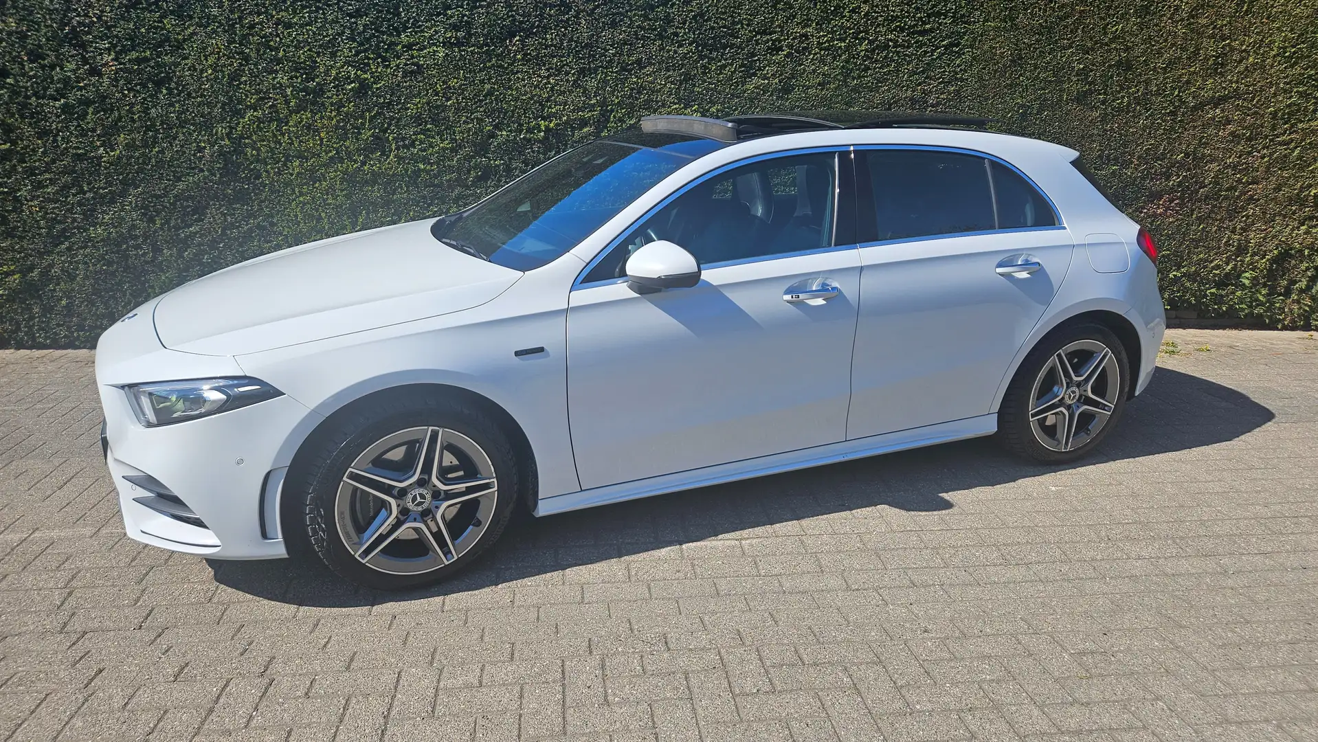 Mercedes-Benz A 250 e PHEV Wit - 2