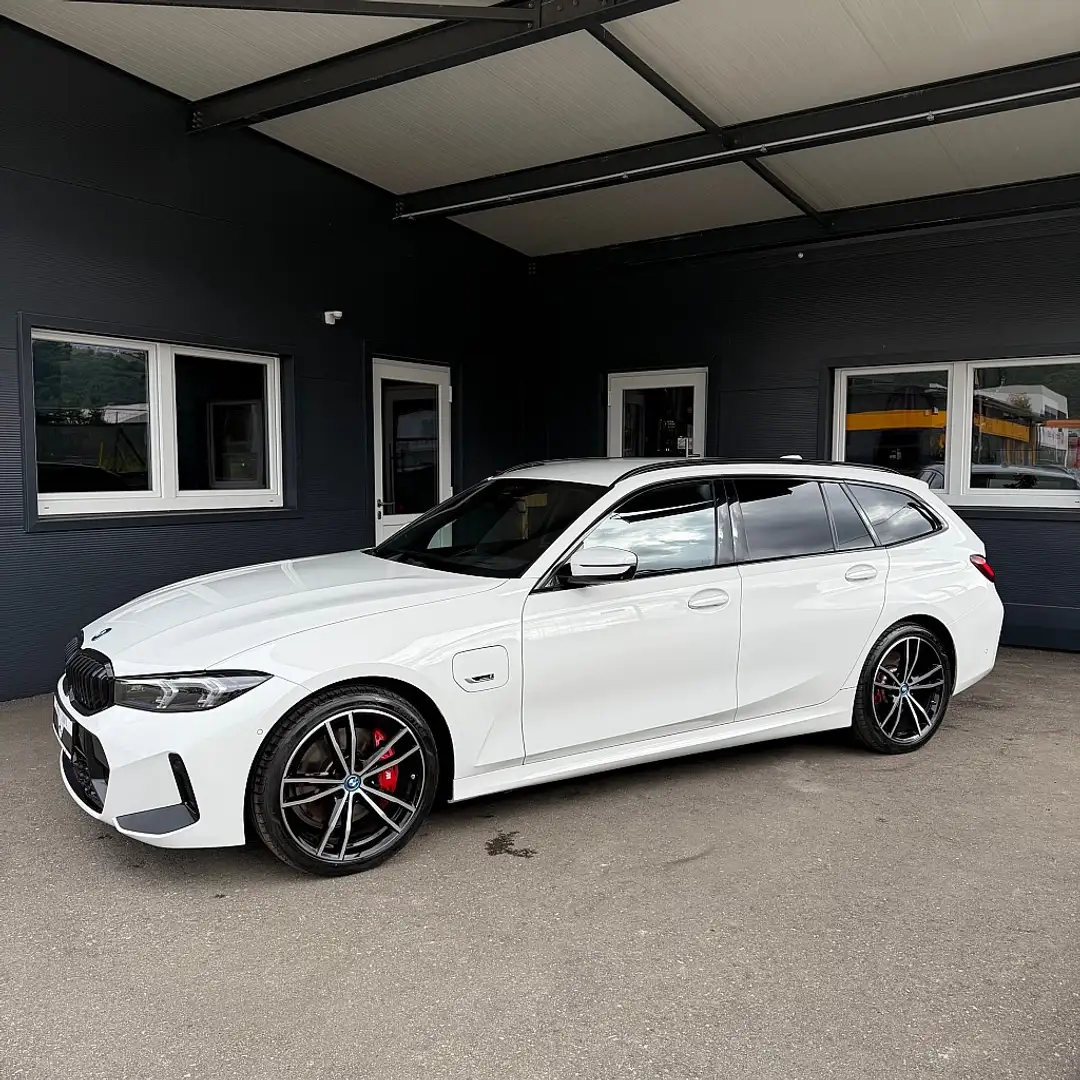 BMW 320 e PHEV Touring Aut. Weiß - 2