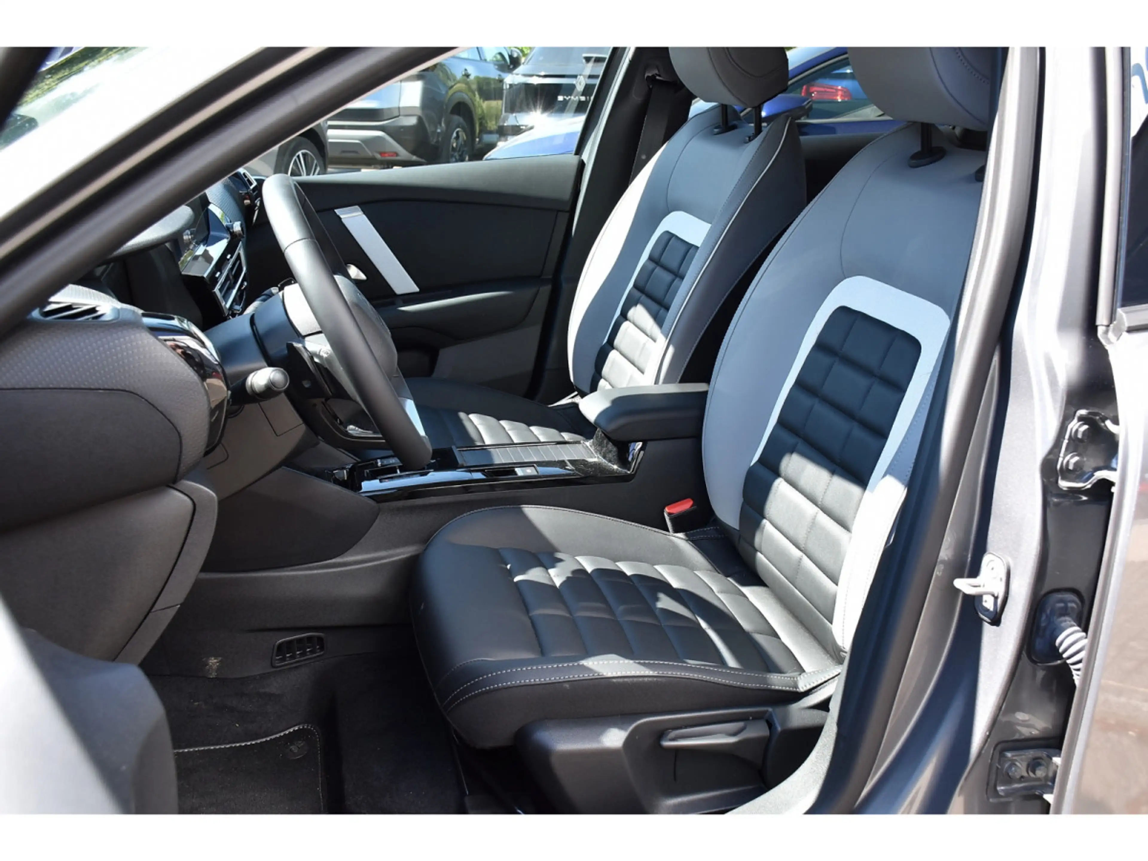 Citroen C4 X 1.2 MHEV 145 e-DCS6 Max ACC SIDE GPS CAM360 1°M. — photo 6