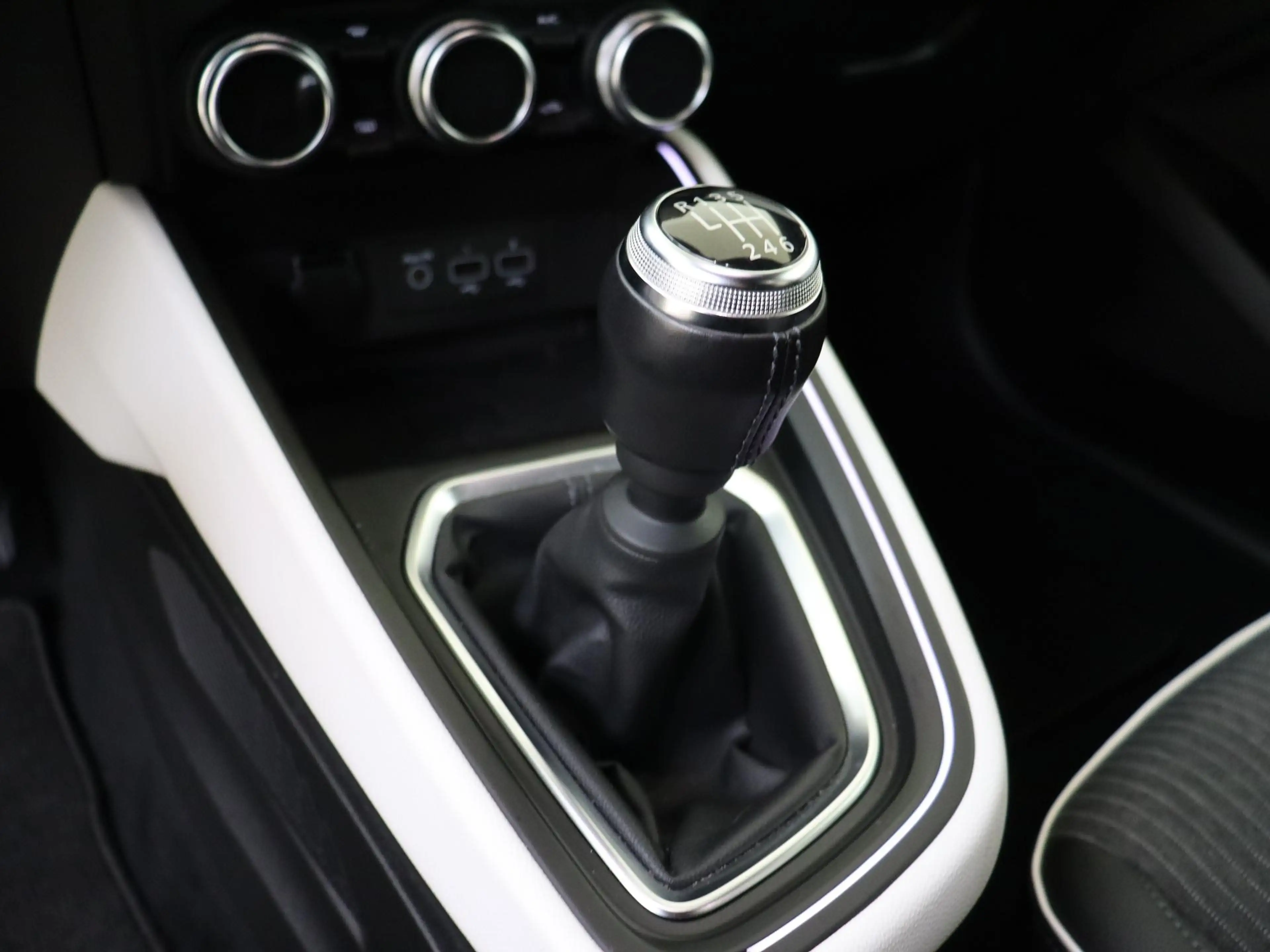 Renault Clio 1.0 TCe 90 Techno | 360 Camera | 9'3 inch navigati — photo 14