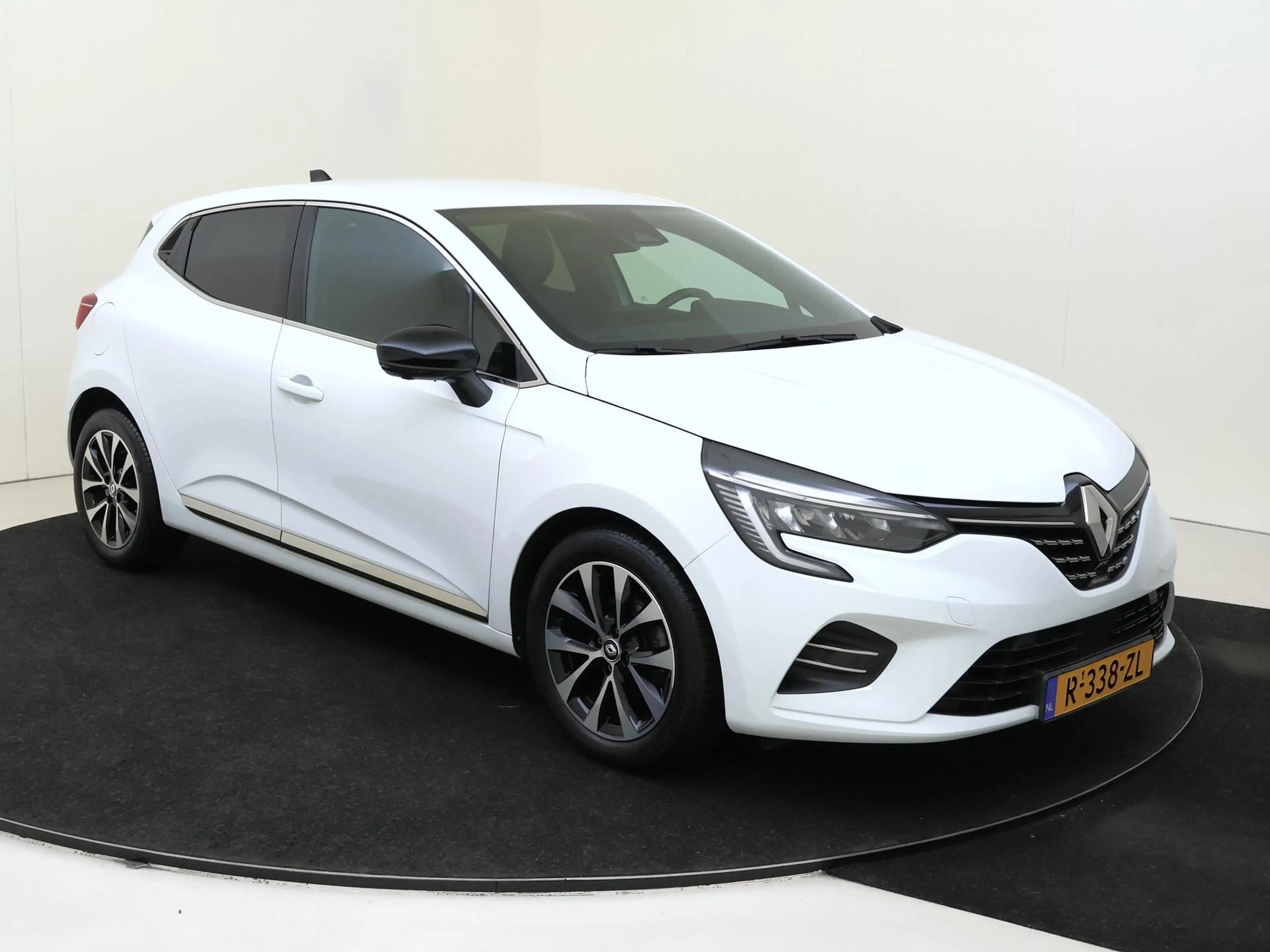 Renault Clio 1.0 TCe 90 Techno | 360 Camera | 9'3 inch navigati — photo 2