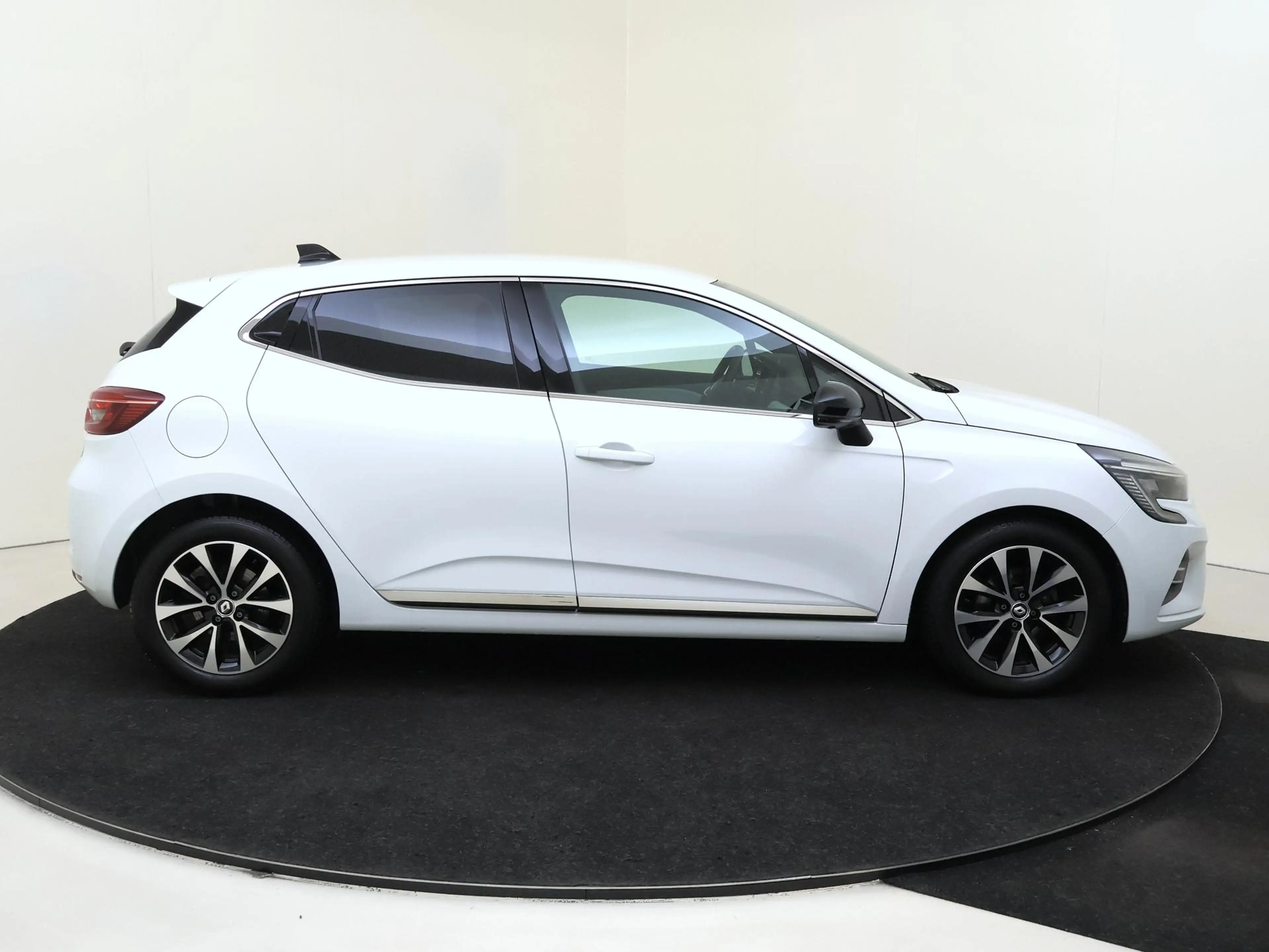 Renault Clio 1.0 TCe 90 Techno | 360 Camera | 9'3 inch navigati — photo 9