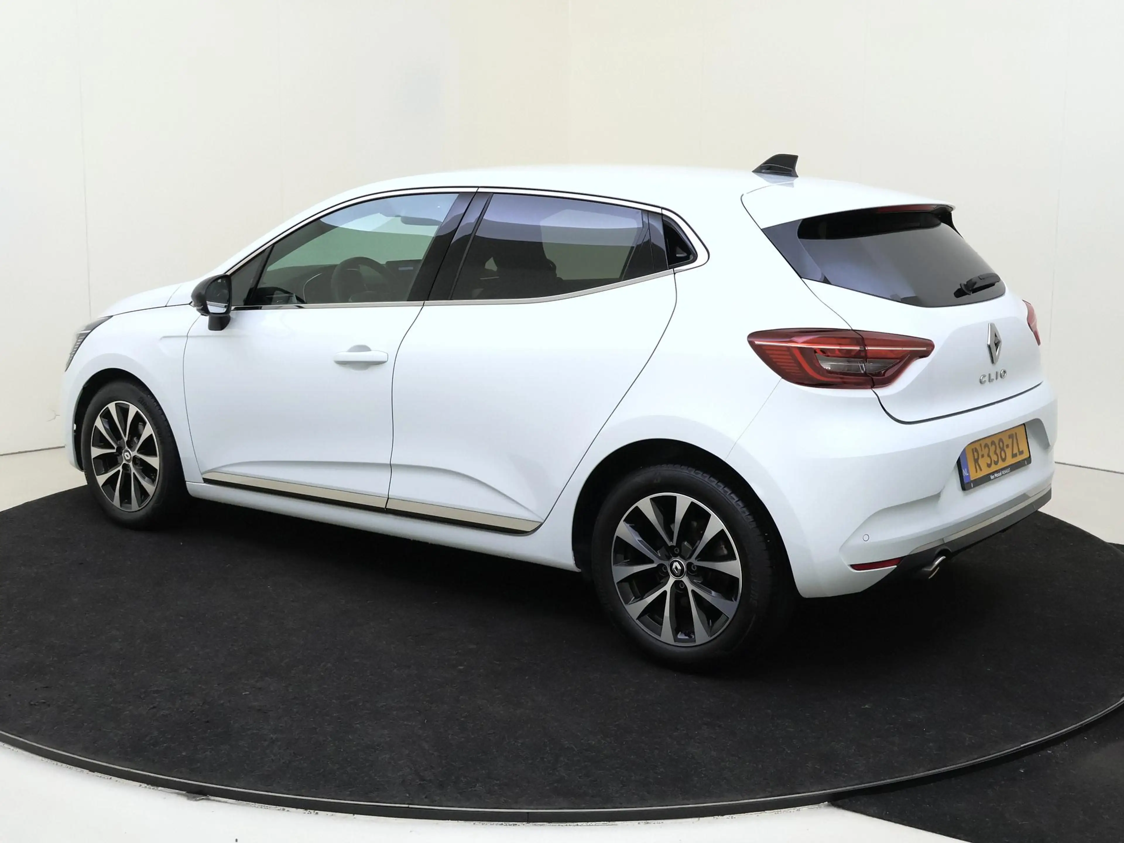 Renault Clio 1.0 TCe 90 Techno | 360 Camera | 9'3 inch navigati — photo 3