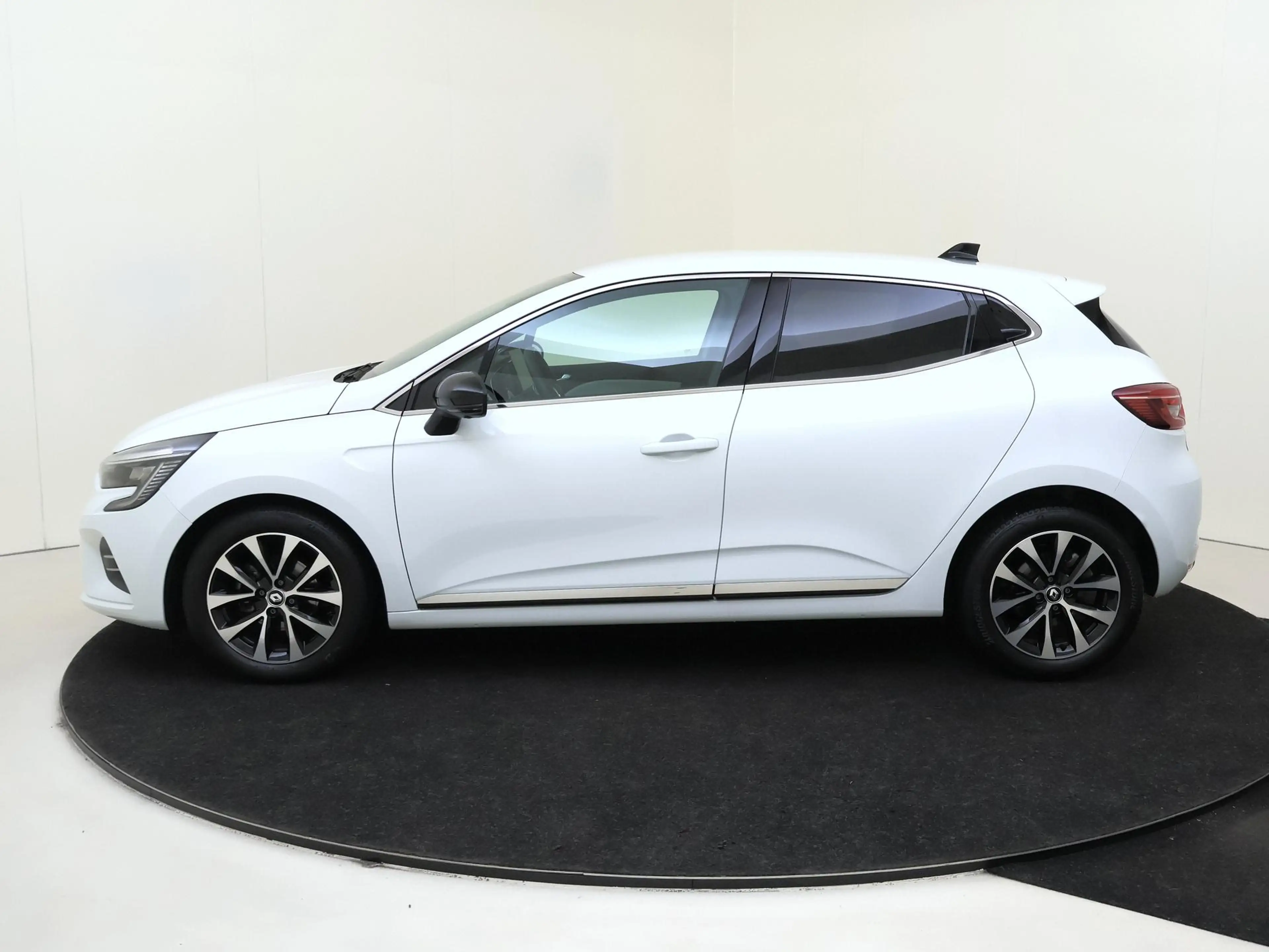 Renault Clio 1.0 TCe 90 Techno | 360 Camera | 9'3 inch navigati — photo 8