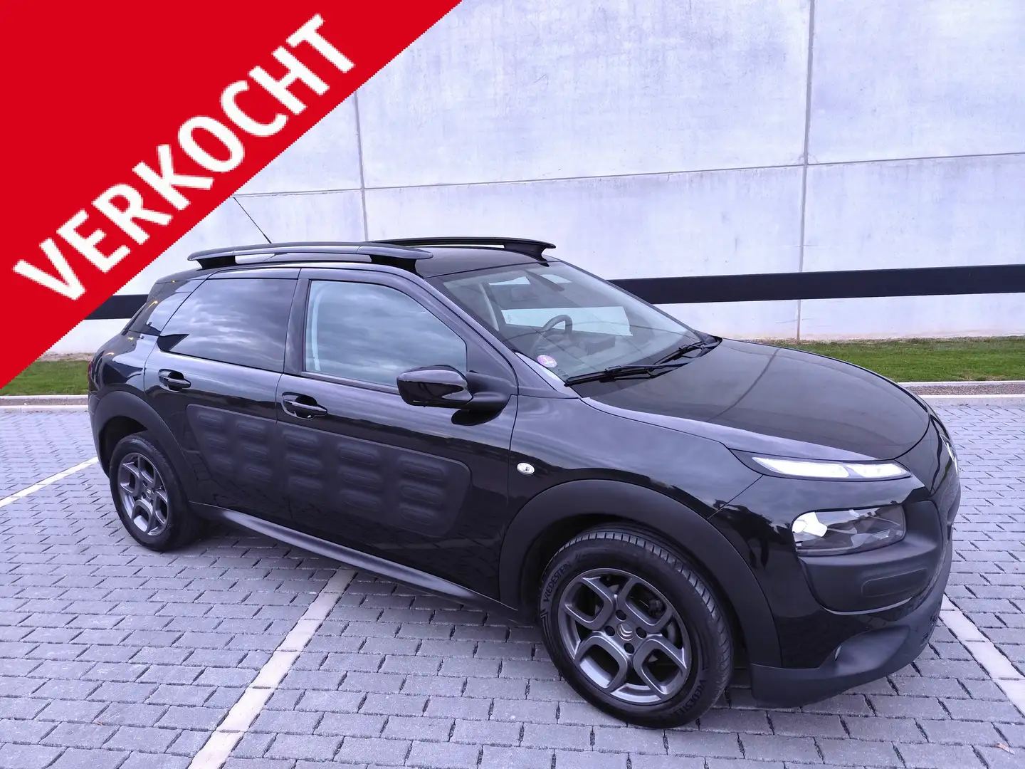 Citroen C4 Cactus 1.2i CAMERA,NAVI,TREKHAAK,CRUISE,PDC,BLUETH,ALU Zwart - 1