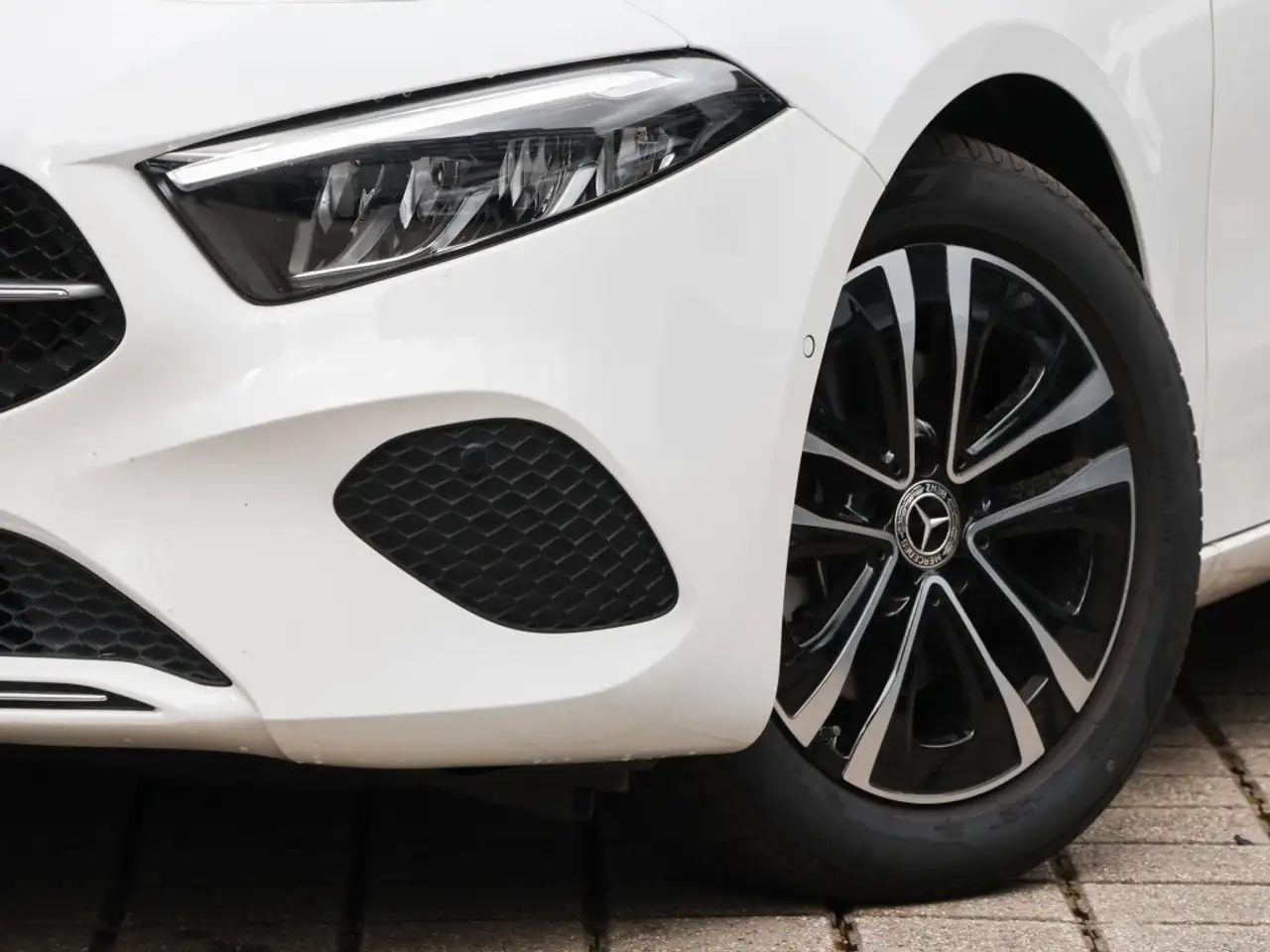 Mercedes-Benz A 180 Progressive/LED/Kamera/Winter/Shz/Navi/17" 6