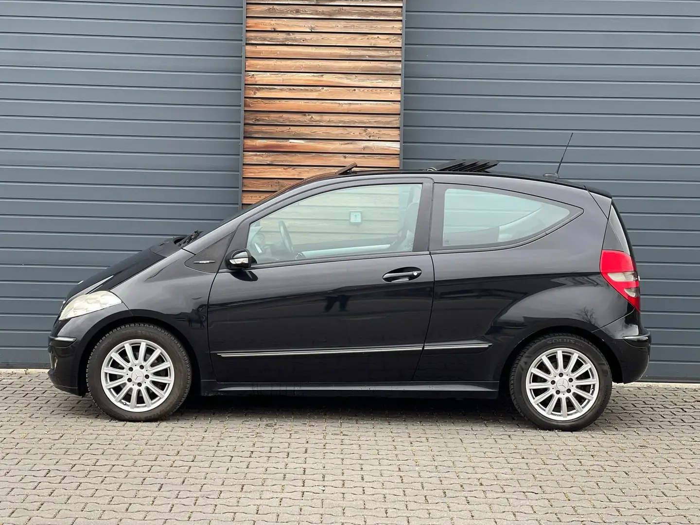 Mercedes-Benz A 200 Avantgarde *TÜV NEU*PANO*BI-XENON*LEDER*SHZ*SH- Noir - 2