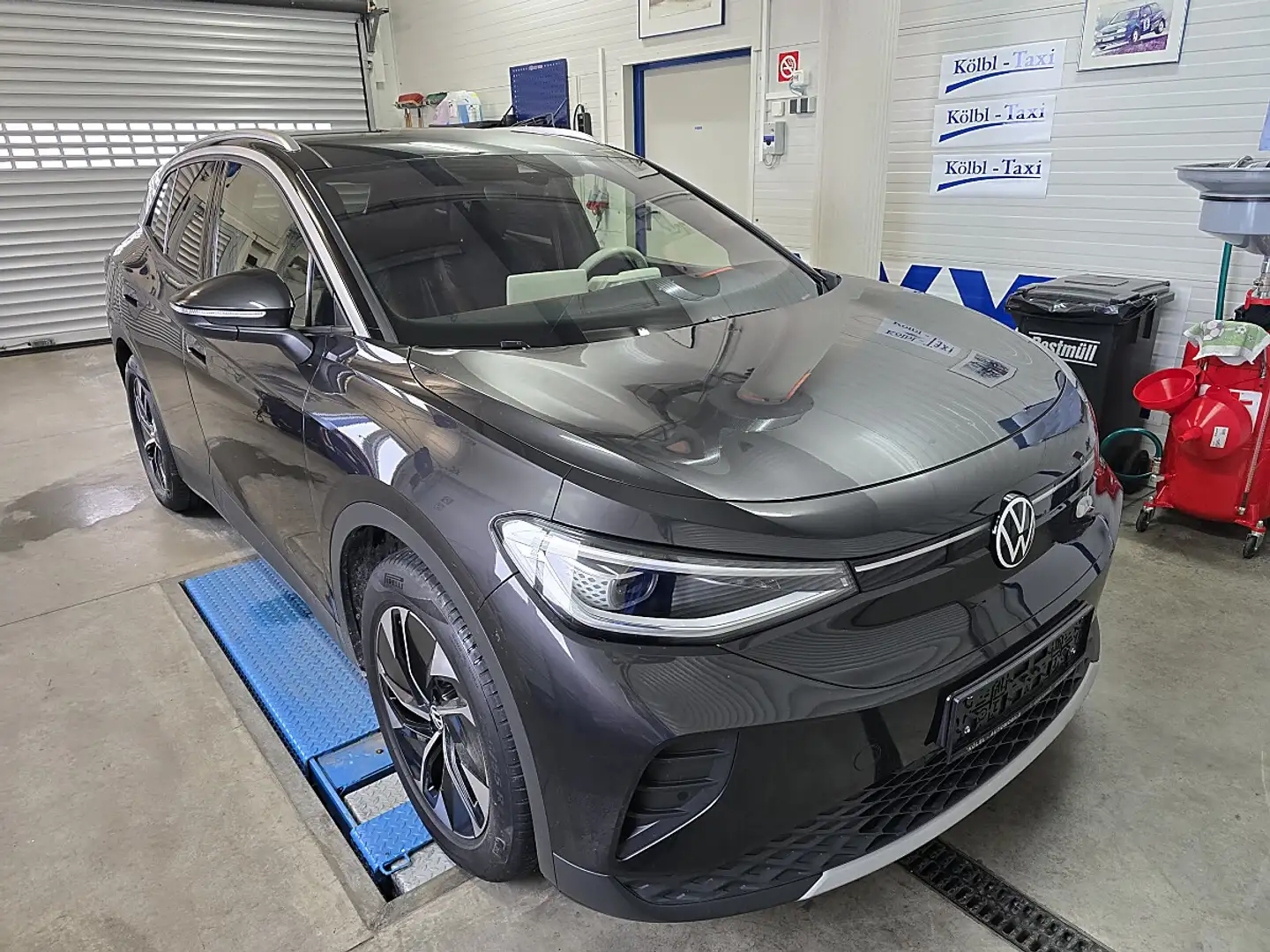 Volkswagen ID.4 ID. 4 Pro Performance / 77kWh Family Grau - 1