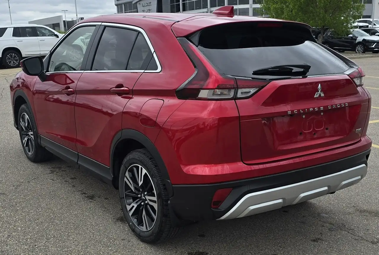 Mitsubishi Eclipse Cross снимка Mitsubishi Eclipse Cross
