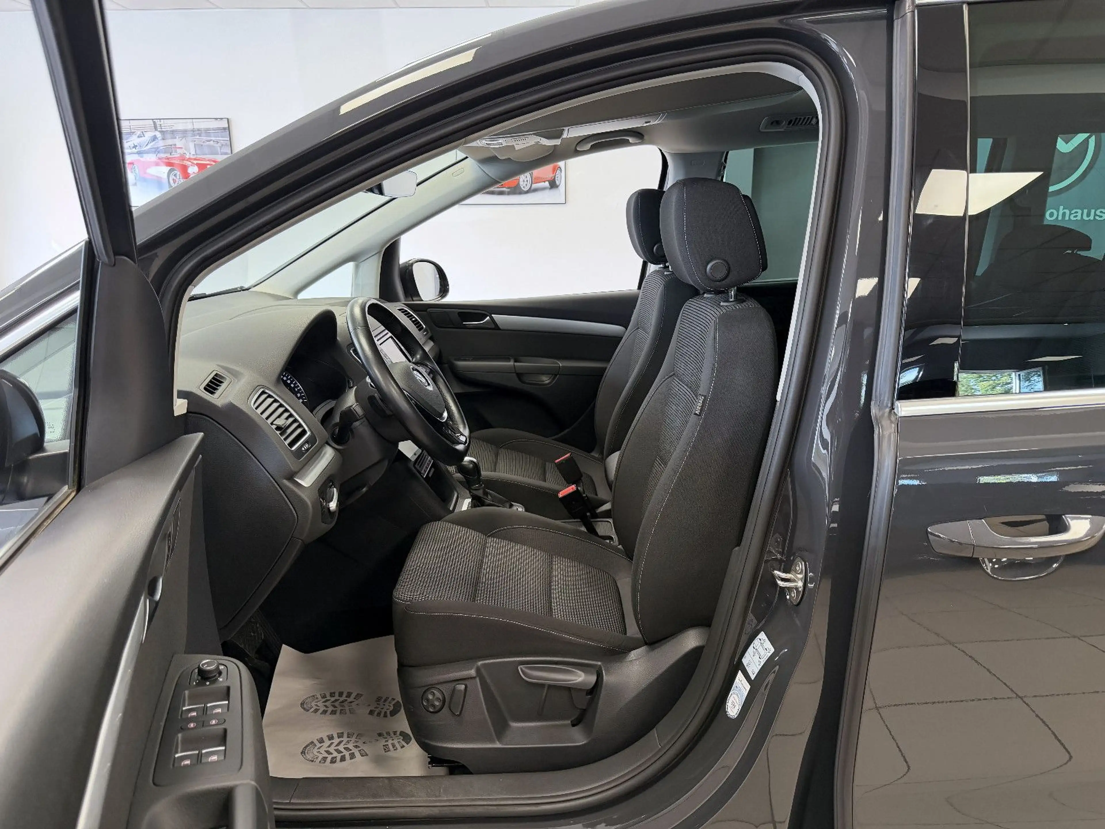 Volkswagen Sharan Comfortline *7Sitzer*ACC*AHK*BiXenon*Navi — photo 5
