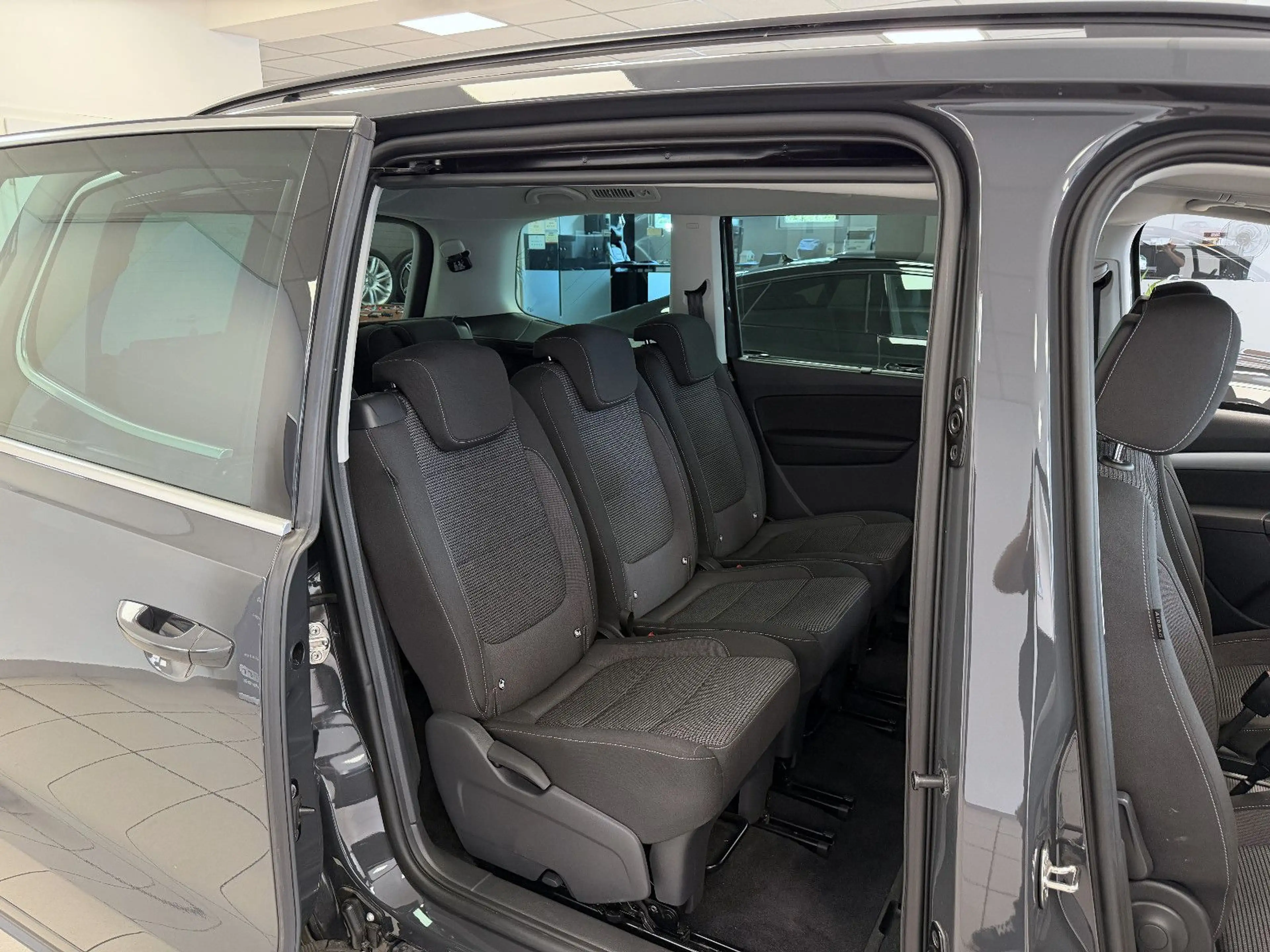 Volkswagen Sharan Comfortline *7Sitzer*ACC*AHK*BiXenon*Navi — photo 13