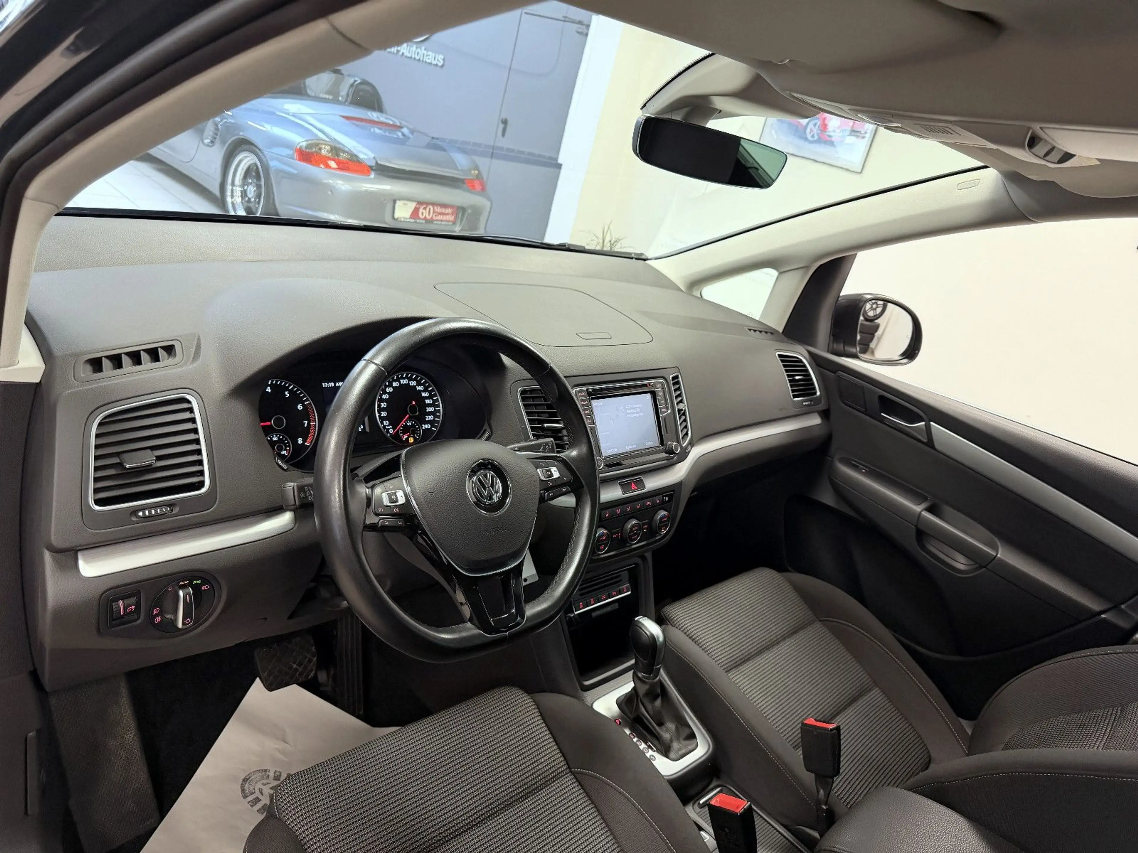 Volkswagen Sharan Comfortline *7Sitzer*ACC*AHK*BiXenon*Navi — photo 4
