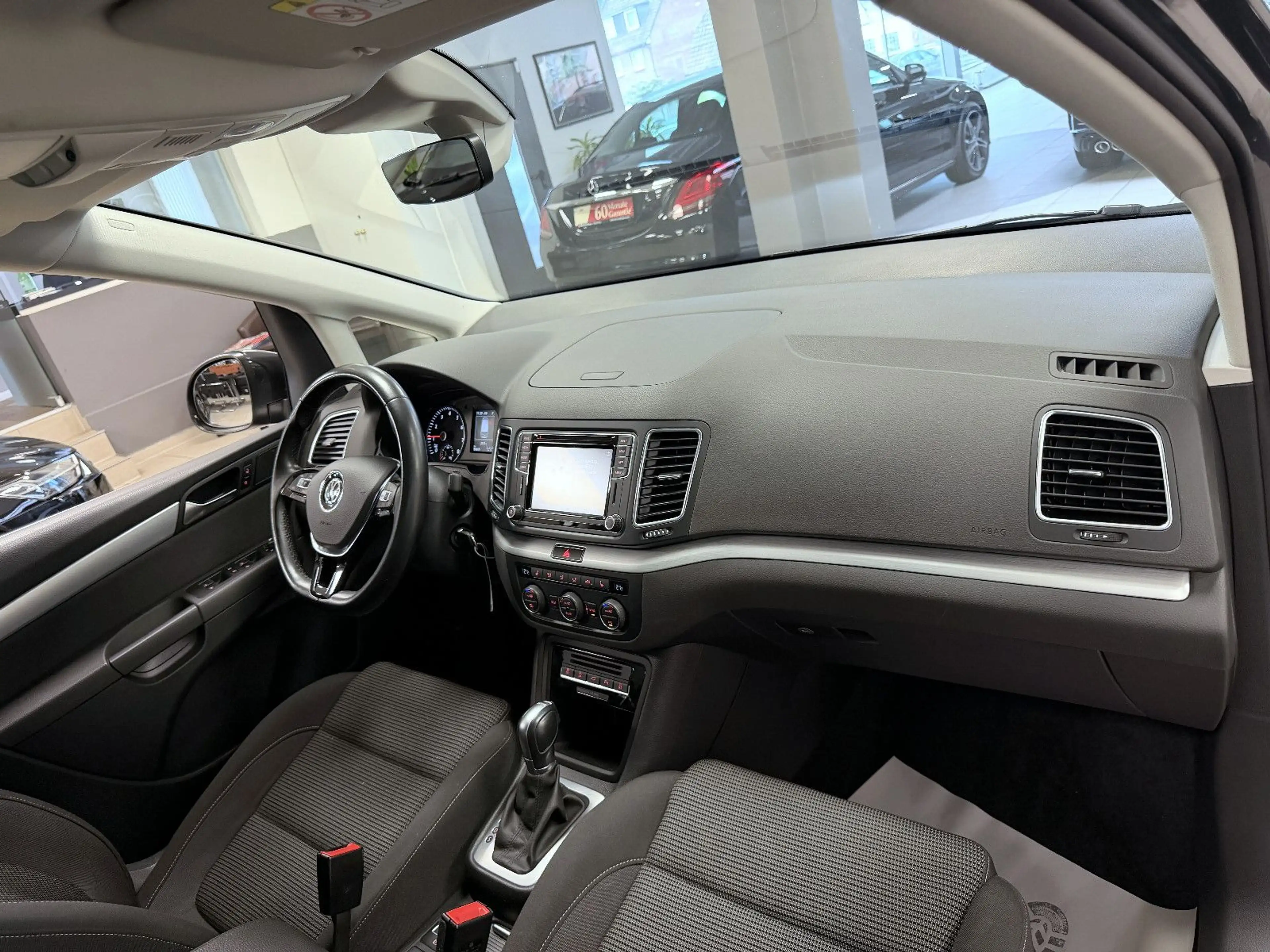 Volkswagen Sharan Comfortline *7Sitzer*ACC*AHK*BiXenon*Navi — photo 11