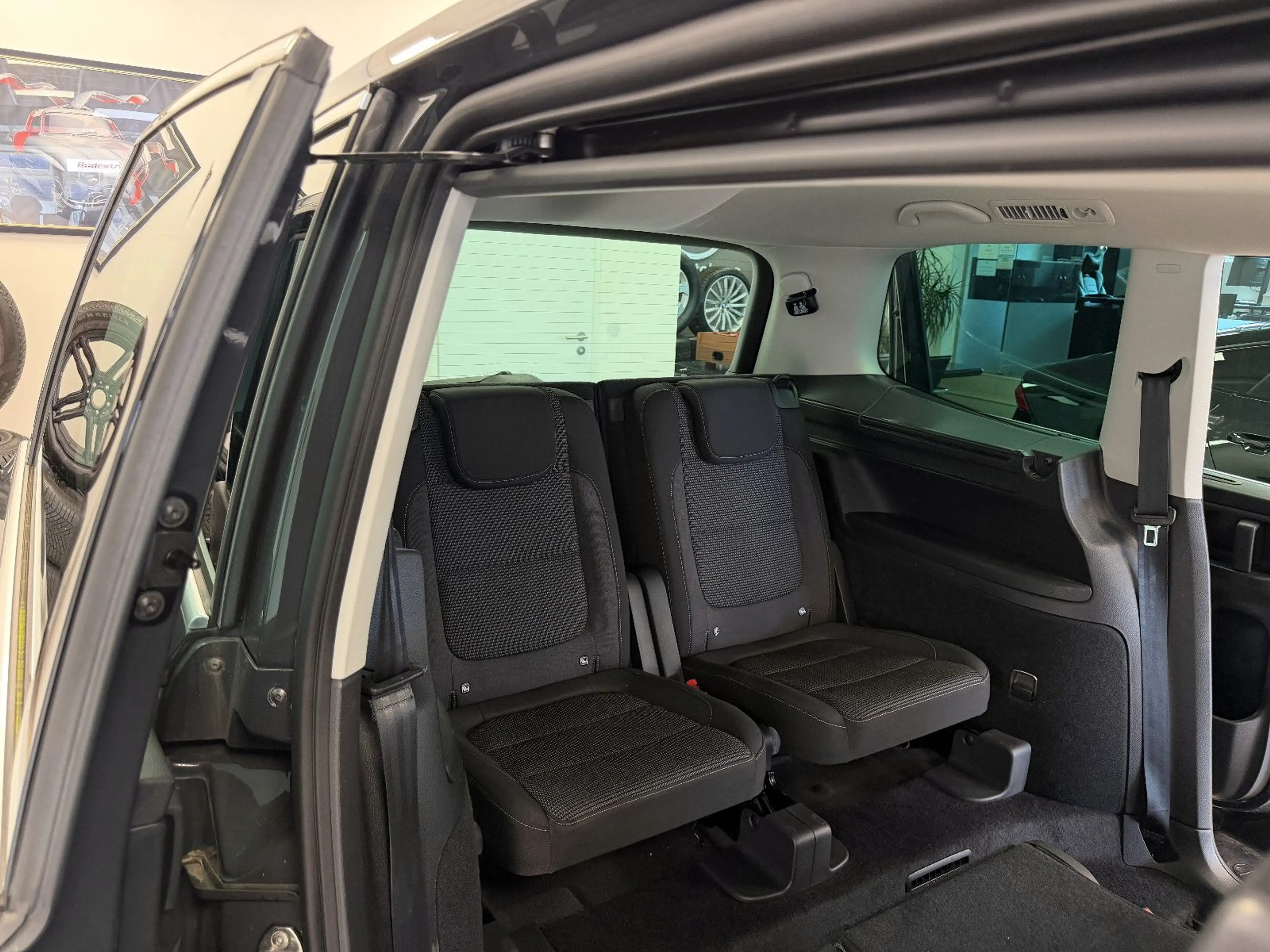 Volkswagen Sharan Comfortline *7Sitzer*ACC*AHK*BiXenon*Navi — photo 14