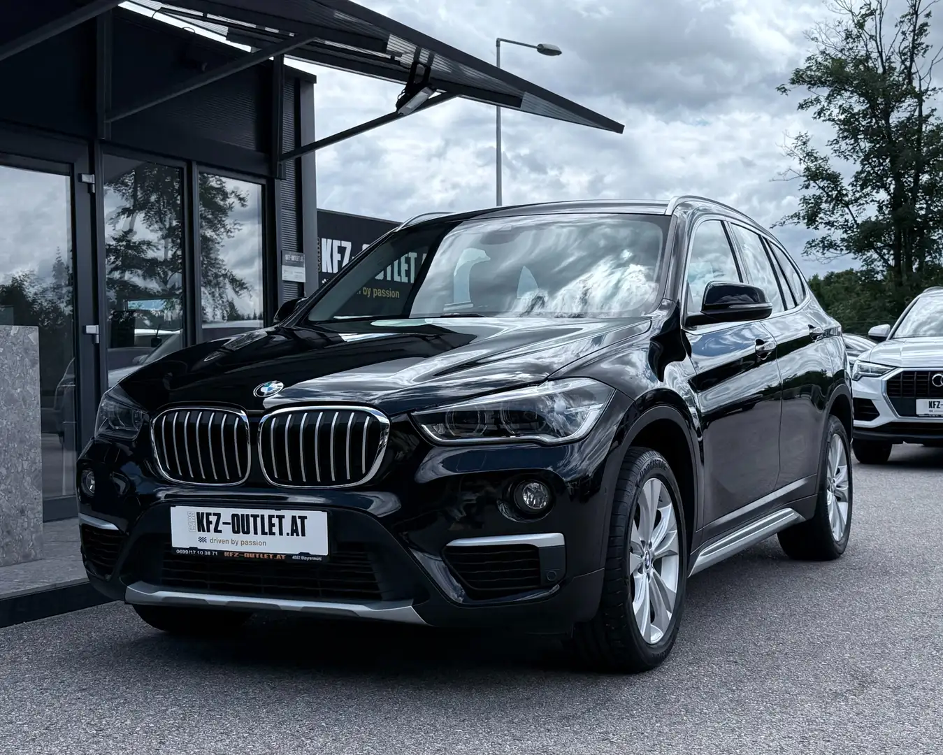 BMW X1 xDrive 18 d xLine Aut.*1.Besitz*LED*Leder*RFK*SHZ* Black - 1