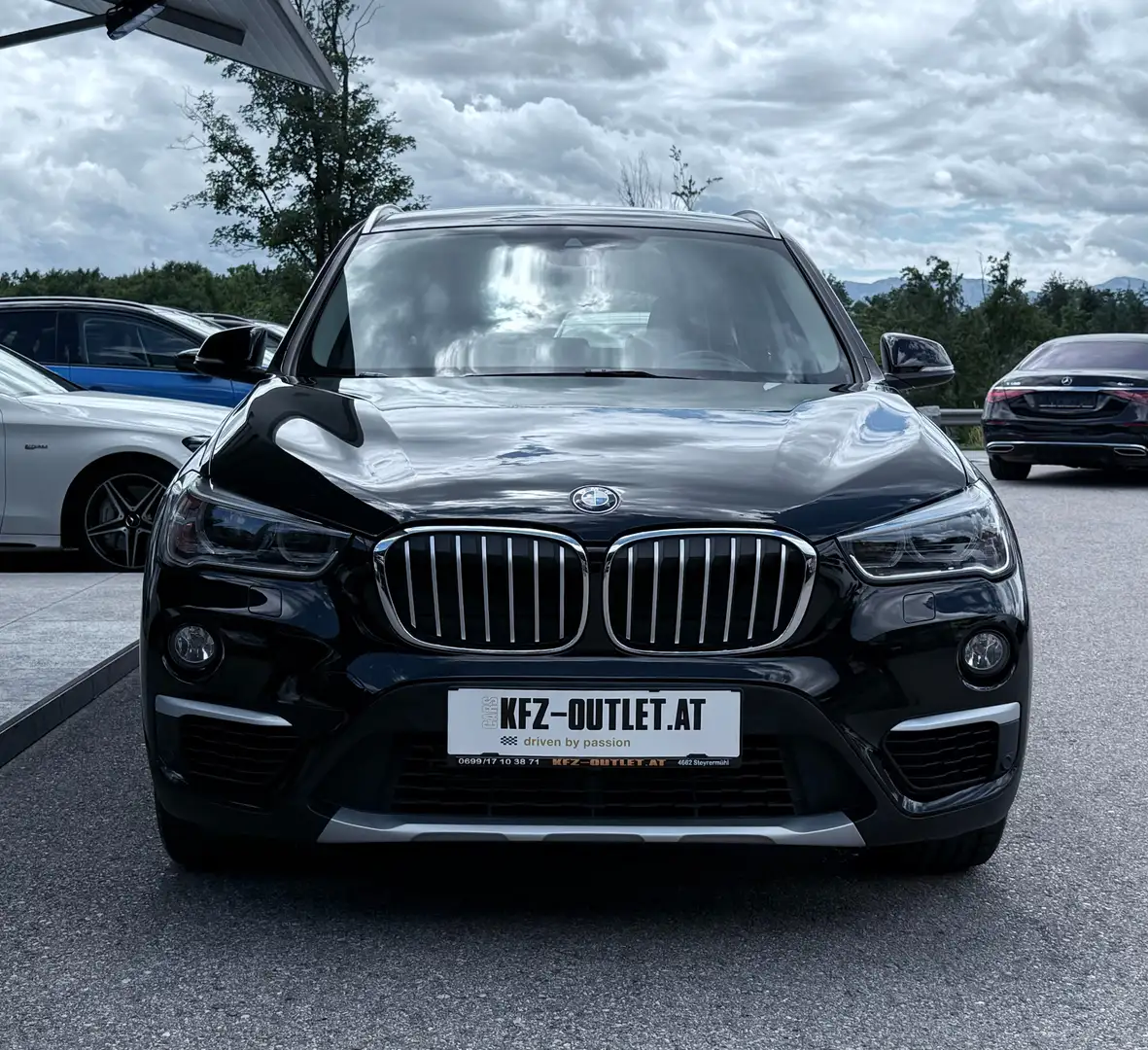 BMW X1 xDrive 18 d xLine Aut.*1.Besitz*LED*Leder*RFK*SHZ* Black - 2