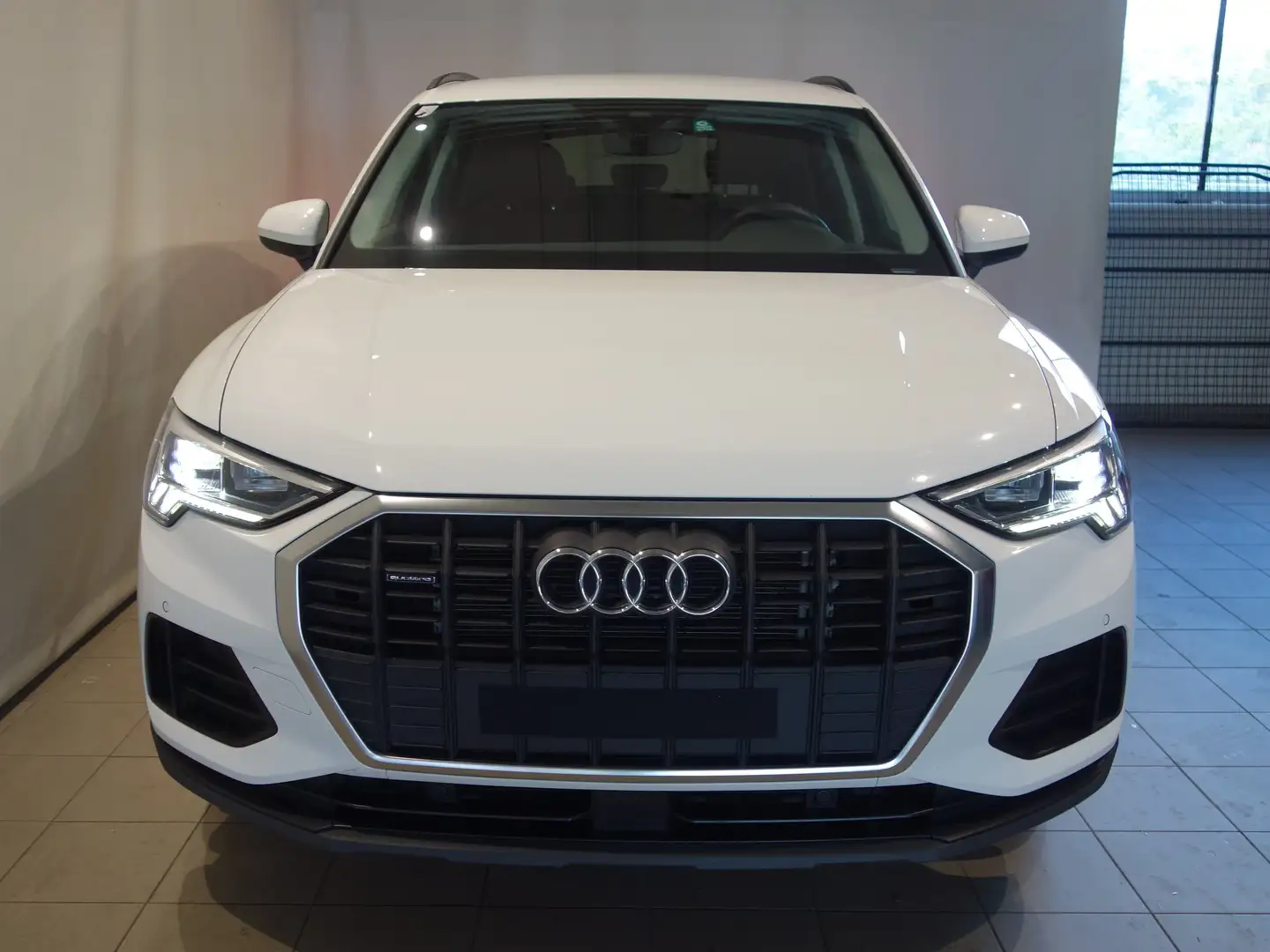 Audi Q3 35 TDI quattro intense Weiß - 2