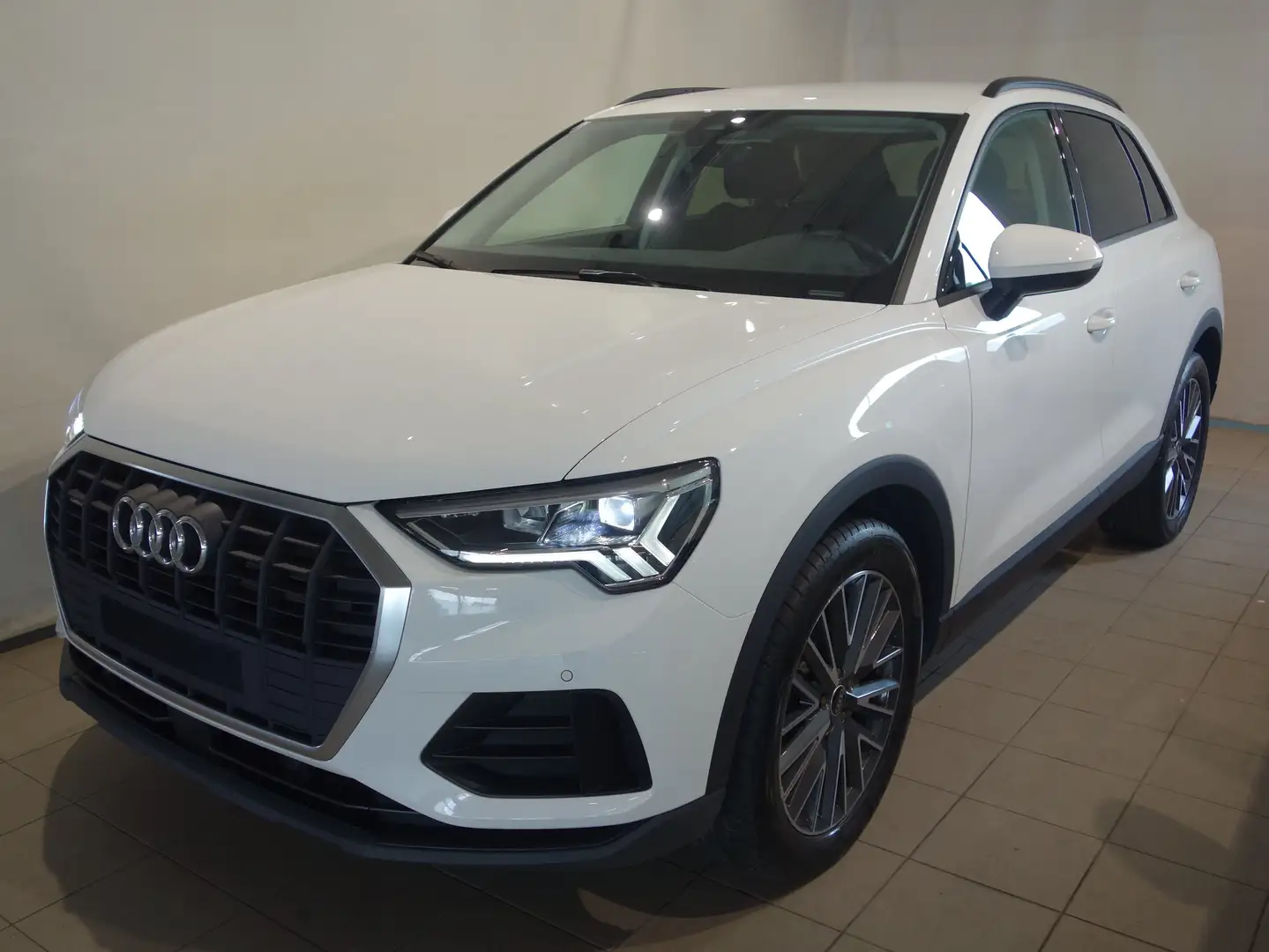Audi Q3 35 TDI quattro intense Weiß - 1