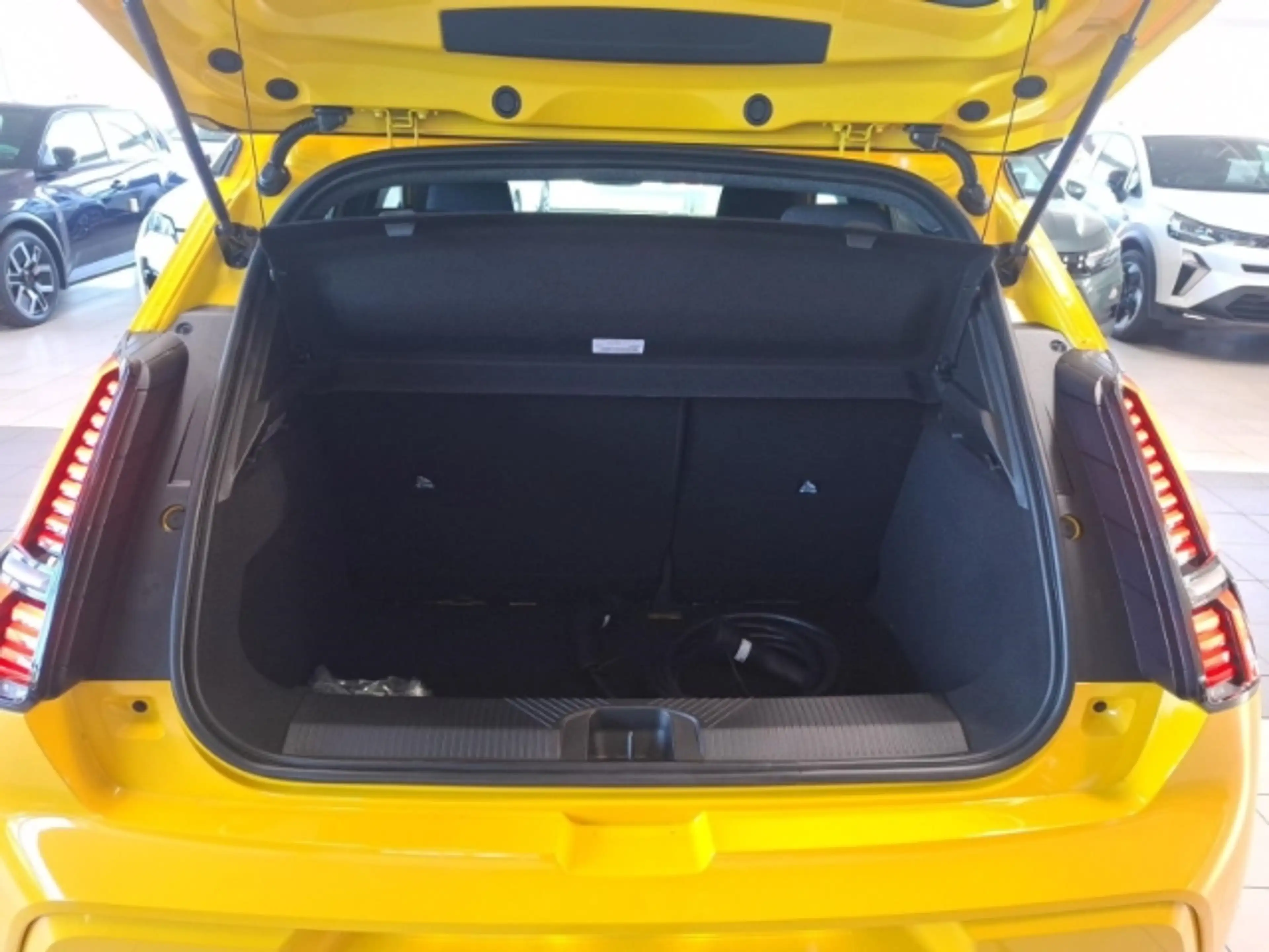 Renault R 5 E-Tech Techno 150 Comfort Range ALLWETTERREIFEN SI — photo 11