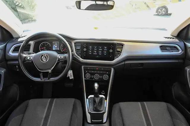 Volkswagen T-Roc view 6