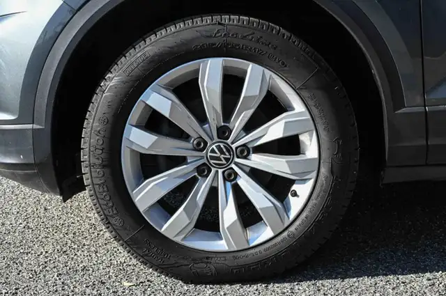 Volkswagen T-Roc view 5